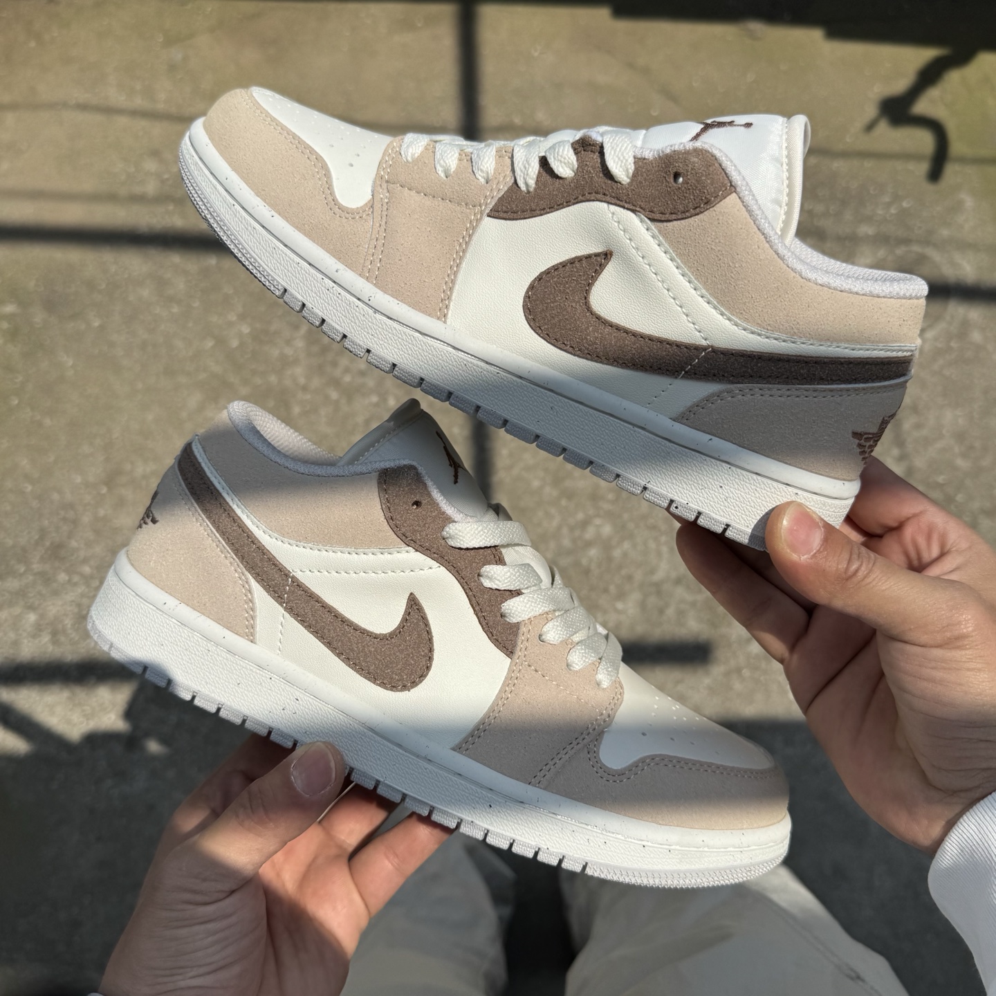  
D版 顶级性价比低帮！
Air Jordan AJ1 Low 低帮系列 棕色
鞋型细节堪称完美，非常