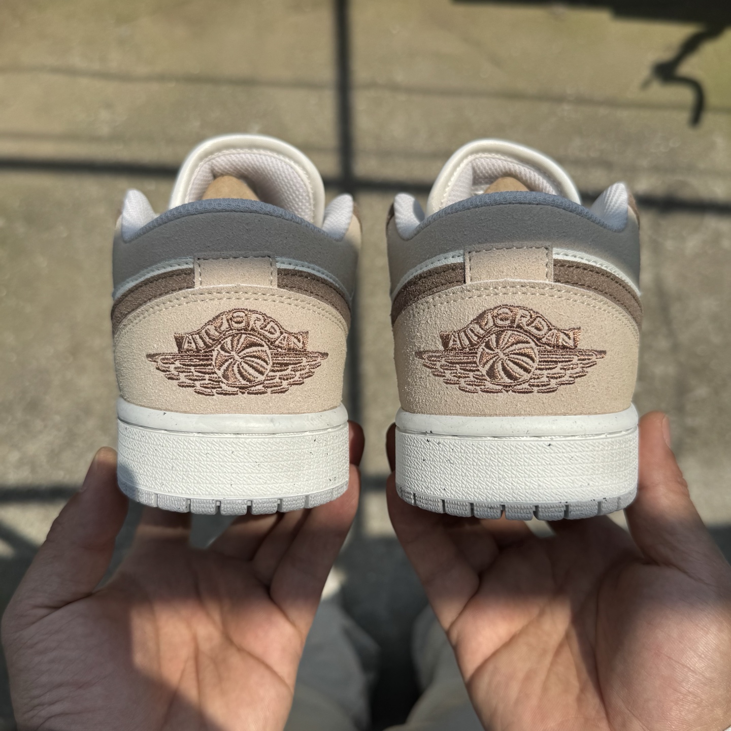  
D版 顶级性价比低帮！
Air Jordan AJ1 Low 低帮系列 棕色
鞋型细节堪称完美，非常