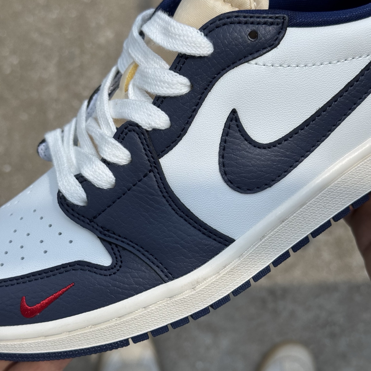  
D版 顶级性价比低帮！
Air Jordan AJ1 Low 低帮系列 美国队白红蓝
鞋型细节堪称完