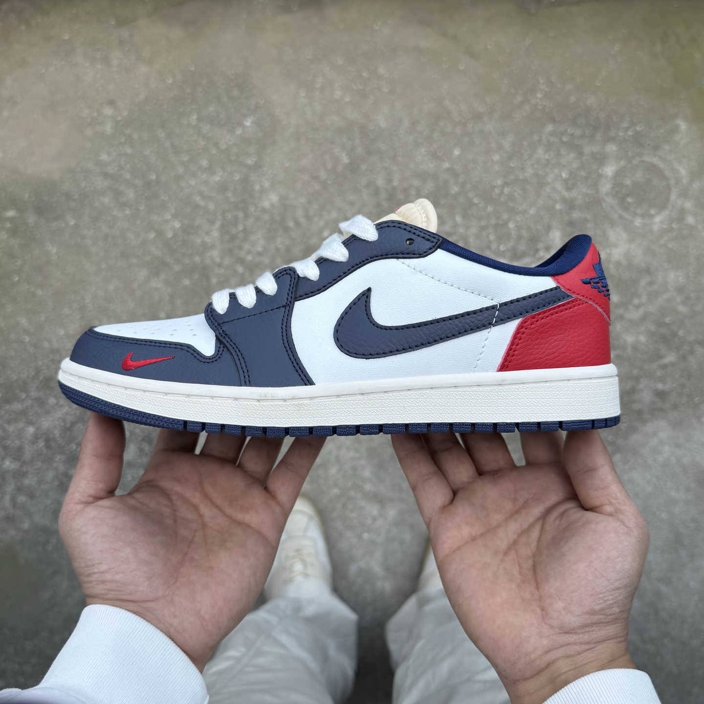  
D版 顶级性价比低帮！
Air Jordan AJ1 Low 低帮系列 美国队白红蓝
鞋型细节堪称完