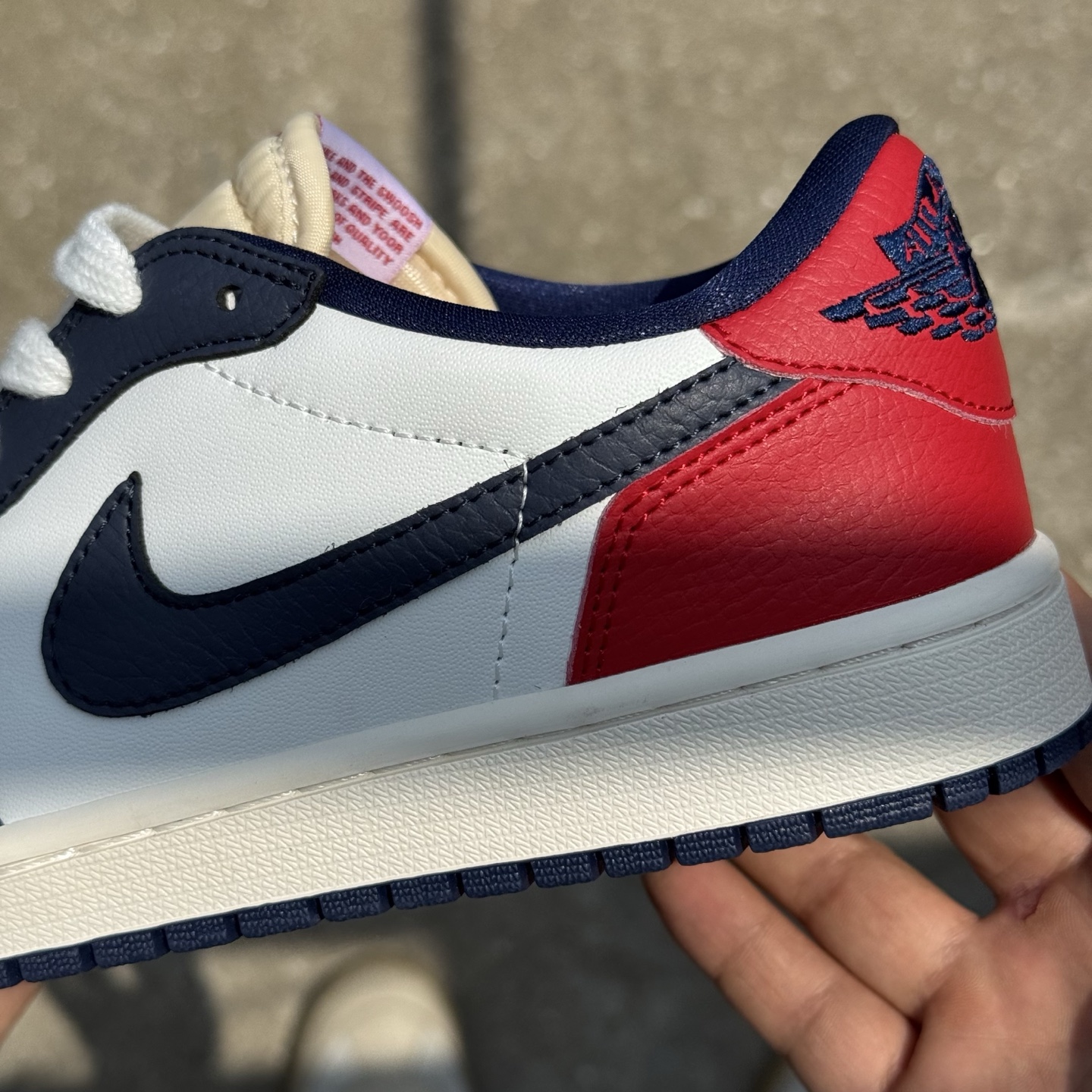  
D版 顶级性价比低帮！
Air Jordan AJ1 Low 低帮系列 美国队白红蓝
鞋型细节堪称完