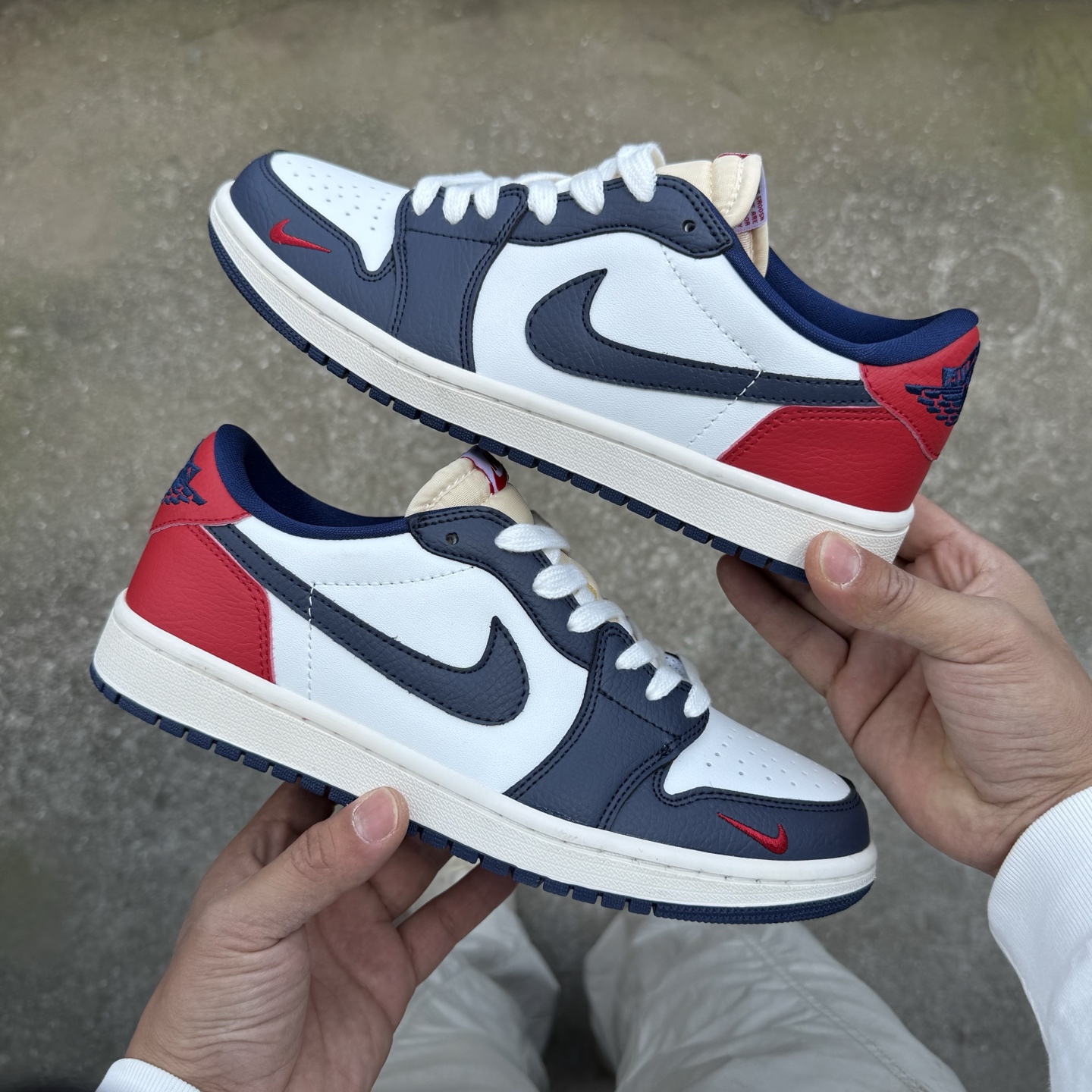  
D版 顶级性价比低帮！
Air Jordan AJ1 Low 低帮系列 美国队白红蓝
鞋型细节堪称完