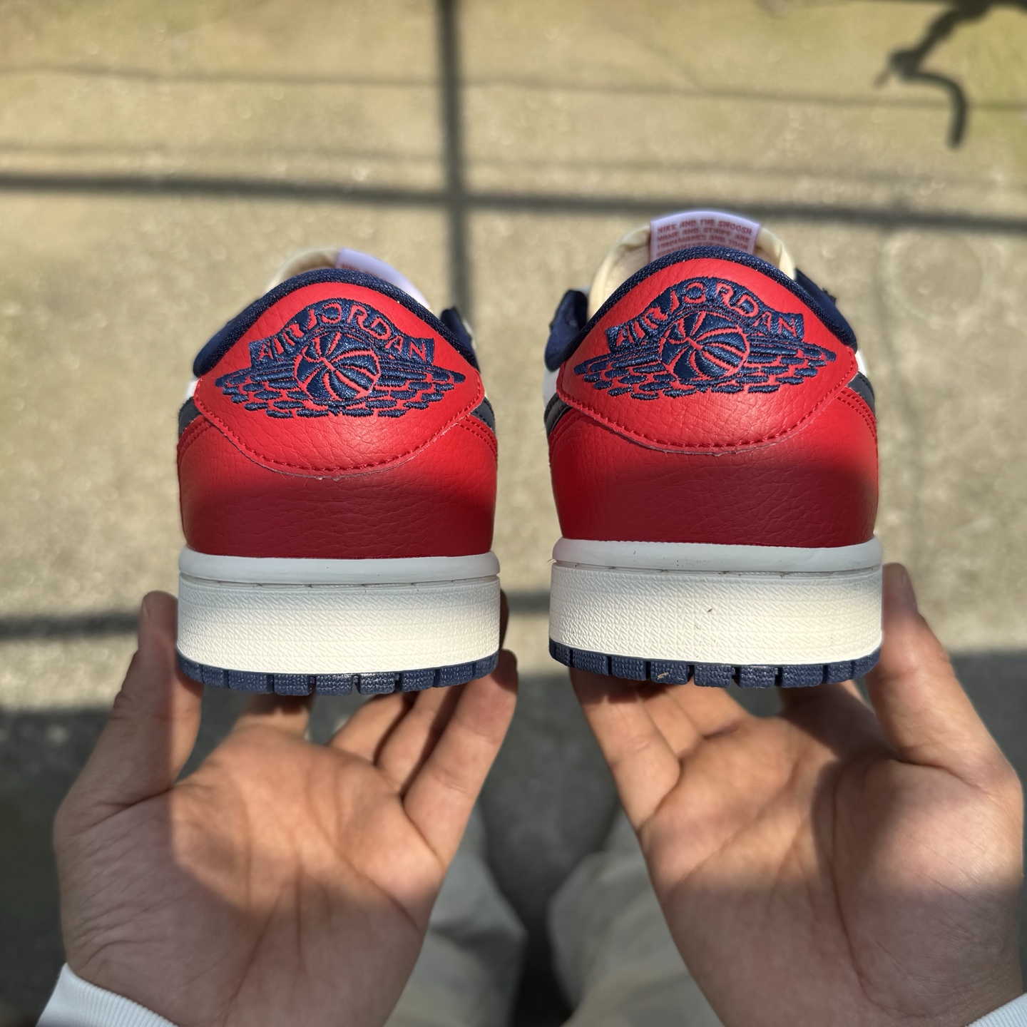  
D版 顶级性价比低帮！
Air Jordan AJ1 Low 低帮系列 美国队白红蓝
鞋型细节堪称完