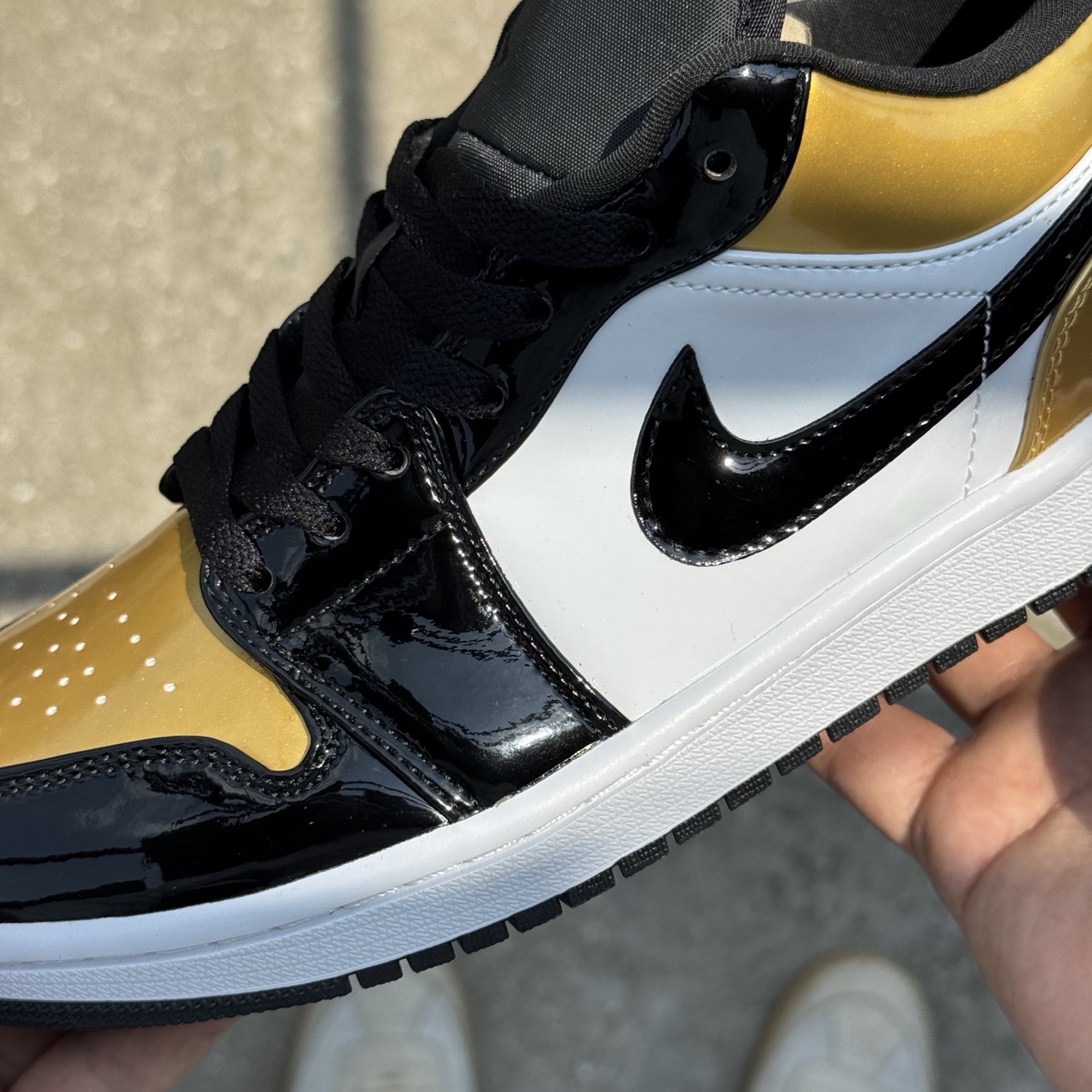  
D版 顶级性价比低帮！
Air Jordan AJ1 Low 低帮系列 漆皮黑金脚趾
鞋型细节堪称完