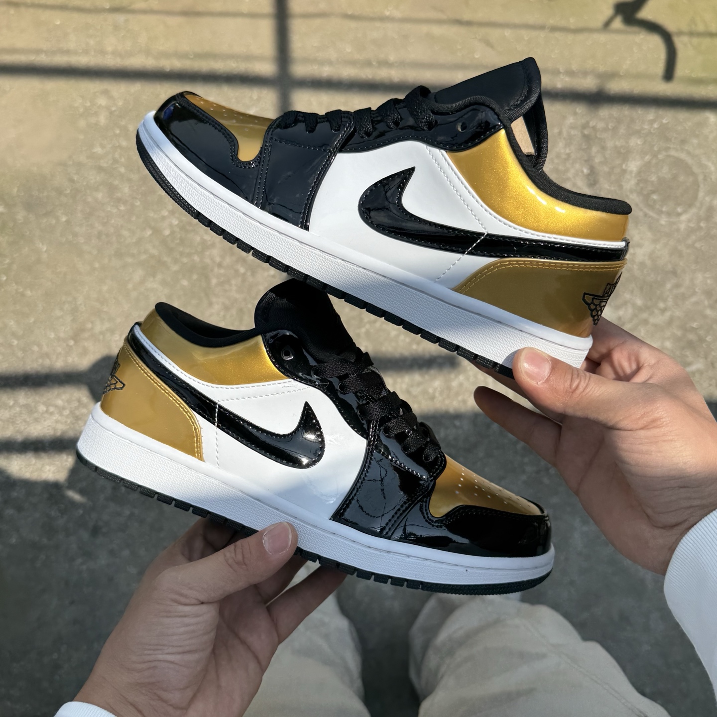  
D版 顶级性价比低帮！
Air Jordan AJ1 Low 低帮系列 漆皮黑金脚趾
鞋型细节堪称完