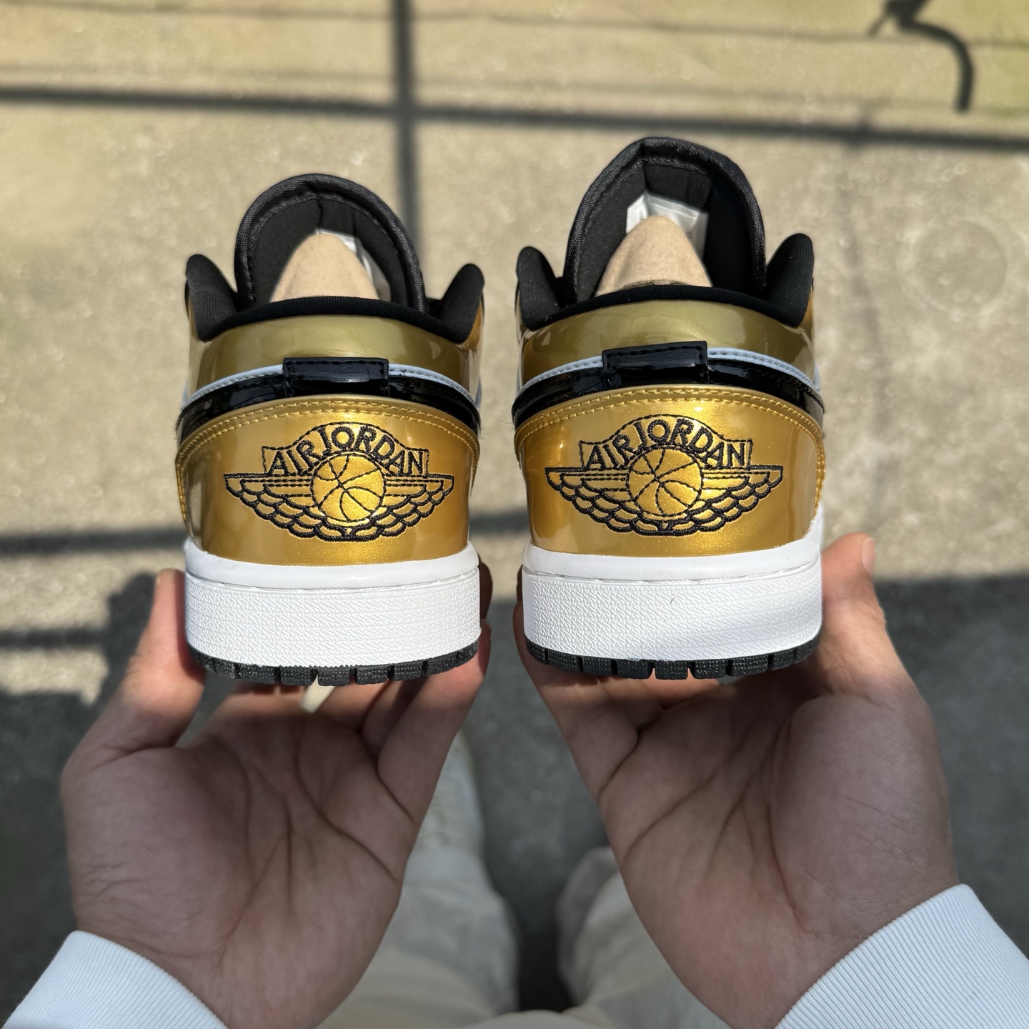  
D版 顶级性价比低帮！
Air Jordan AJ1 Low 低帮系列 漆皮黑金脚趾
鞋型细节堪称完