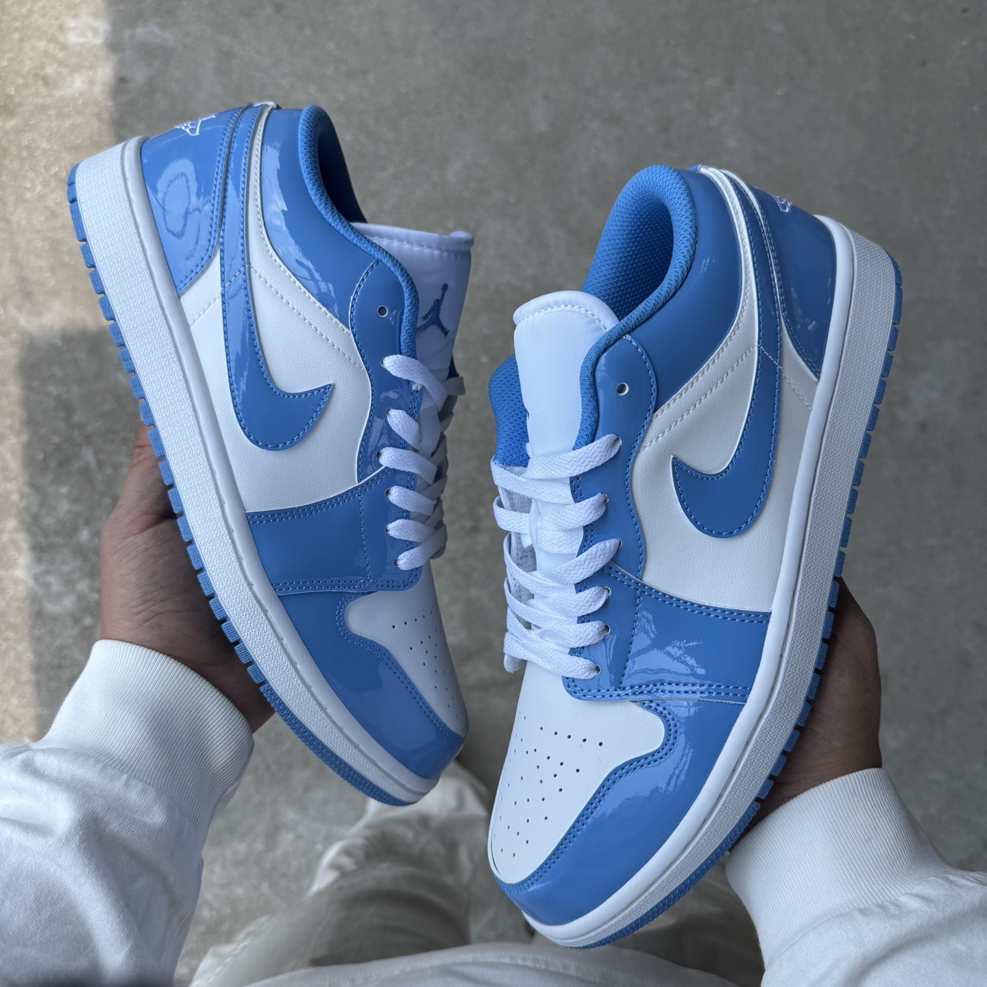  
D版 顶级性价比低帮！
Air Jordan AJ1 Low 低帮系列 漆皮北卡蓝
鞋型细节堪称完美