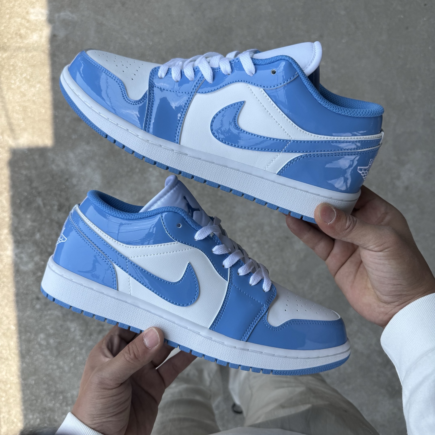  
D版 顶级性价比低帮！
Air Jordan AJ1 Low 低帮系列 漆皮北卡蓝
鞋型细节堪称完美