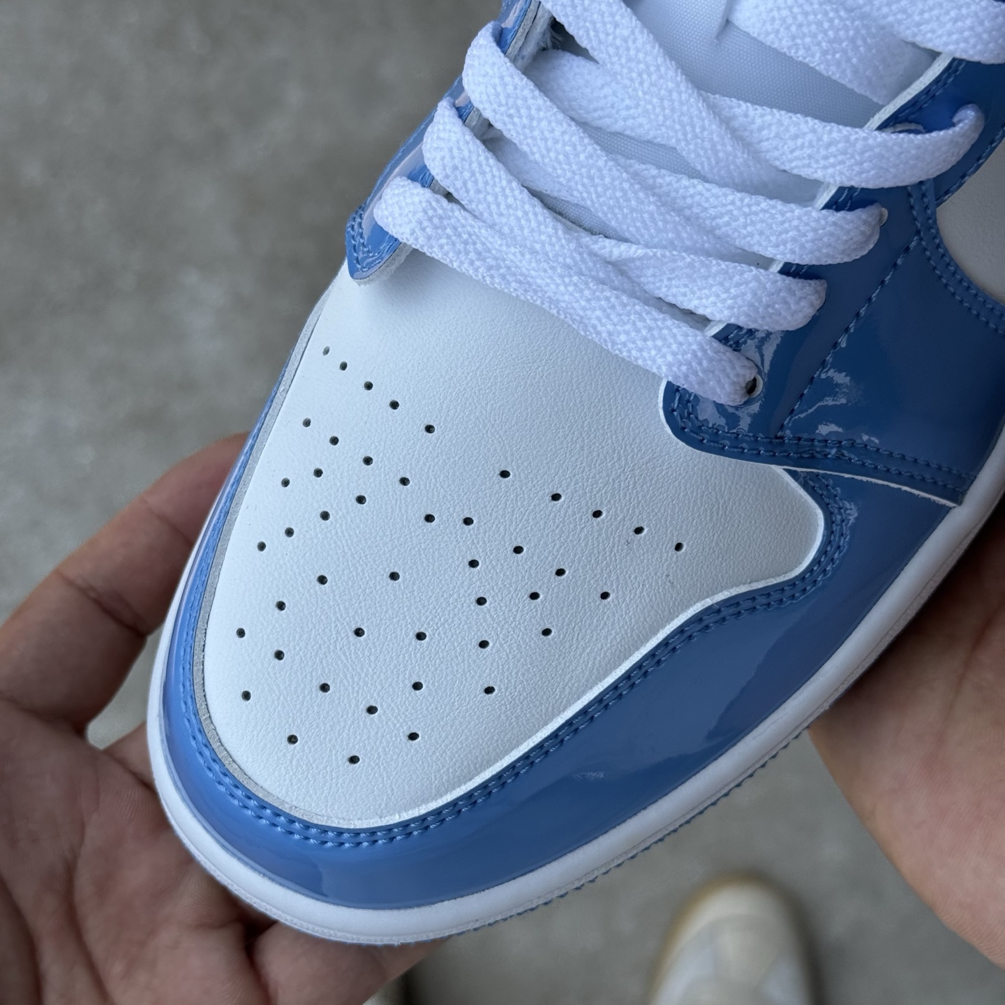  
D版 顶级性价比低帮！
Air Jordan AJ1 Low 低帮系列 漆皮北卡蓝
鞋型细节堪称完美