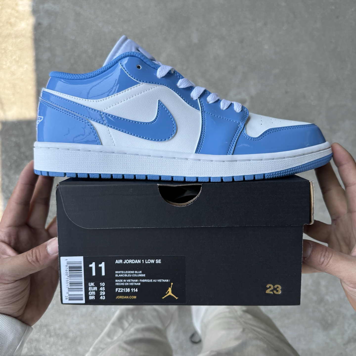  
D版 顶级性价比低帮！
Air Jordan AJ1 Low 低帮系列 漆皮北卡蓝
鞋型细节堪称完美