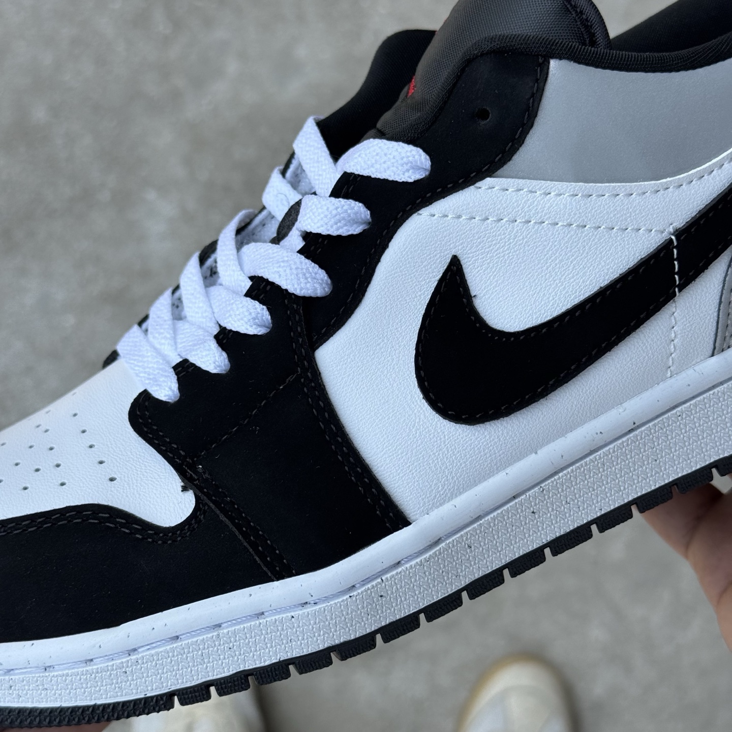  
D版 顶级性价比低帮！
Air Jordan AJ1 Low 低帮系列 麂皮黑白
鞋型细节堪称完美，