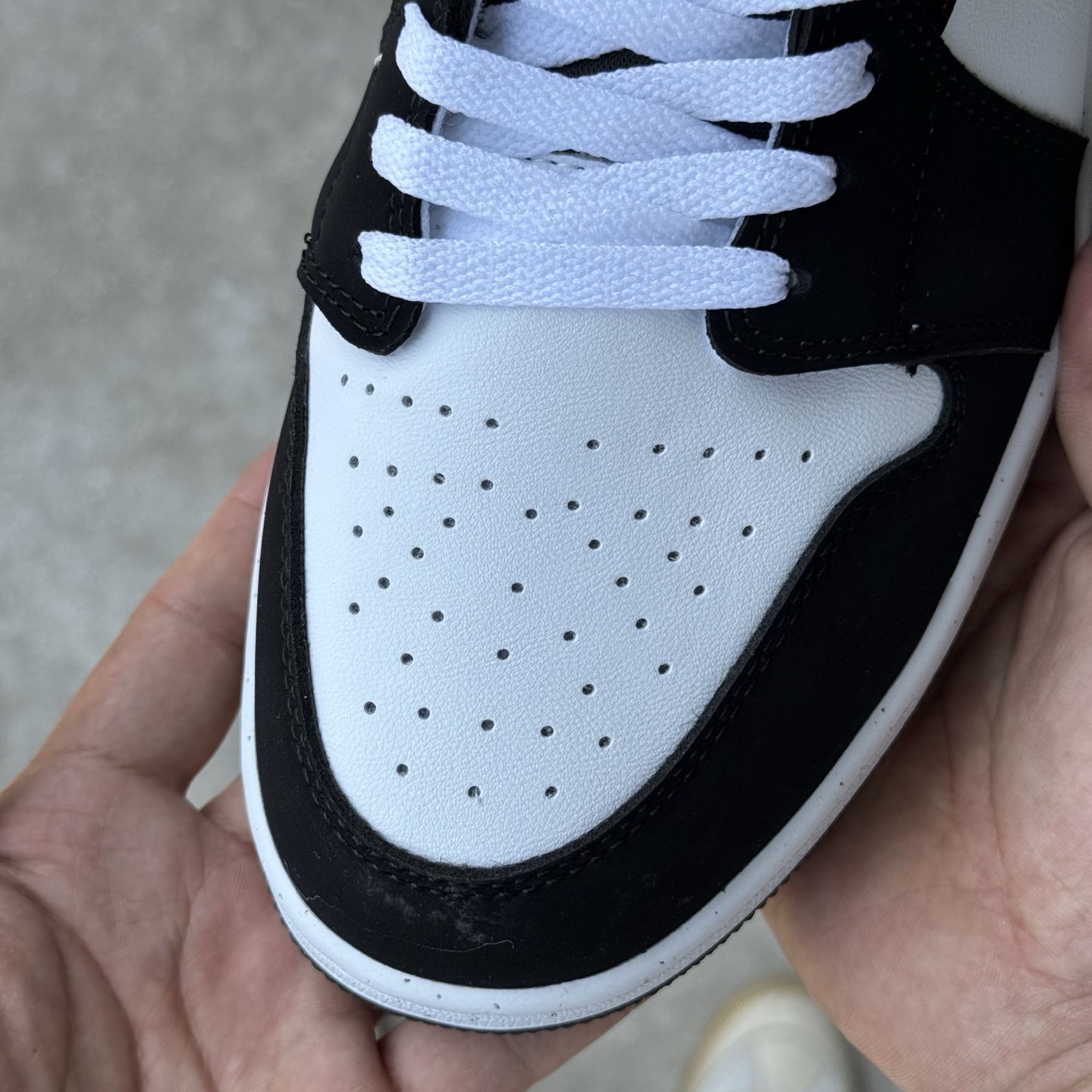  
D版 顶级性价比低帮！
Air Jordan AJ1 Low 低帮系列 麂皮黑白
鞋型细节堪称完美，