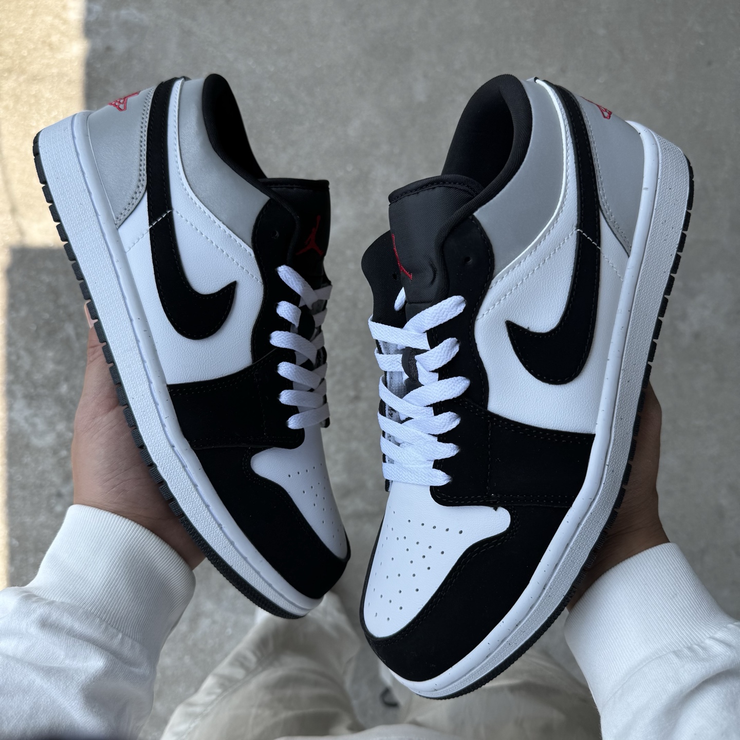  
D版 顶级性价比低帮！
Air Jordan AJ1 Low 低帮系列 麂皮黑白
鞋型细节堪称完美，