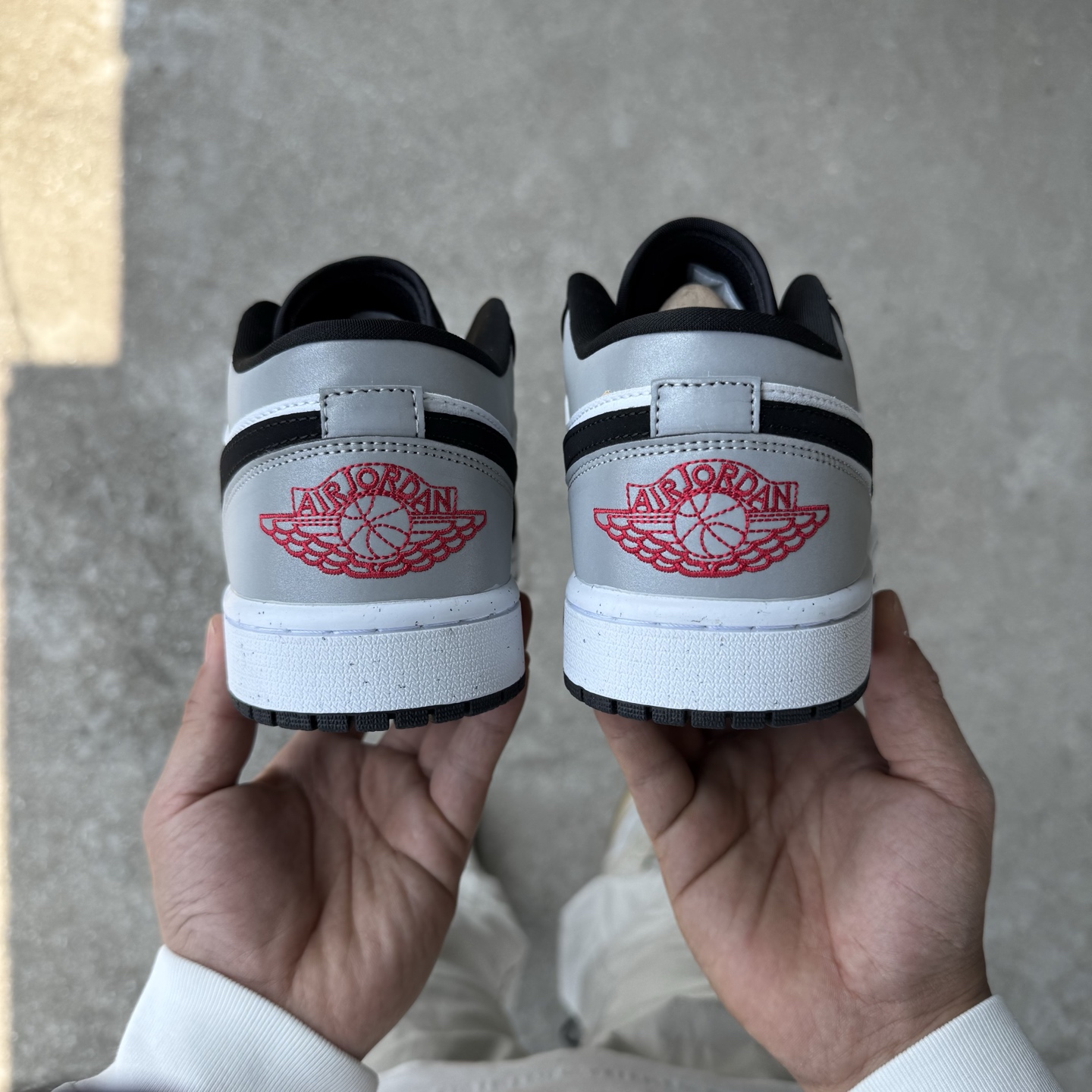  
D版 顶级性价比低帮！
Air Jordan AJ1 Low 低帮系列 麂皮黑白
鞋型细节堪称完美，