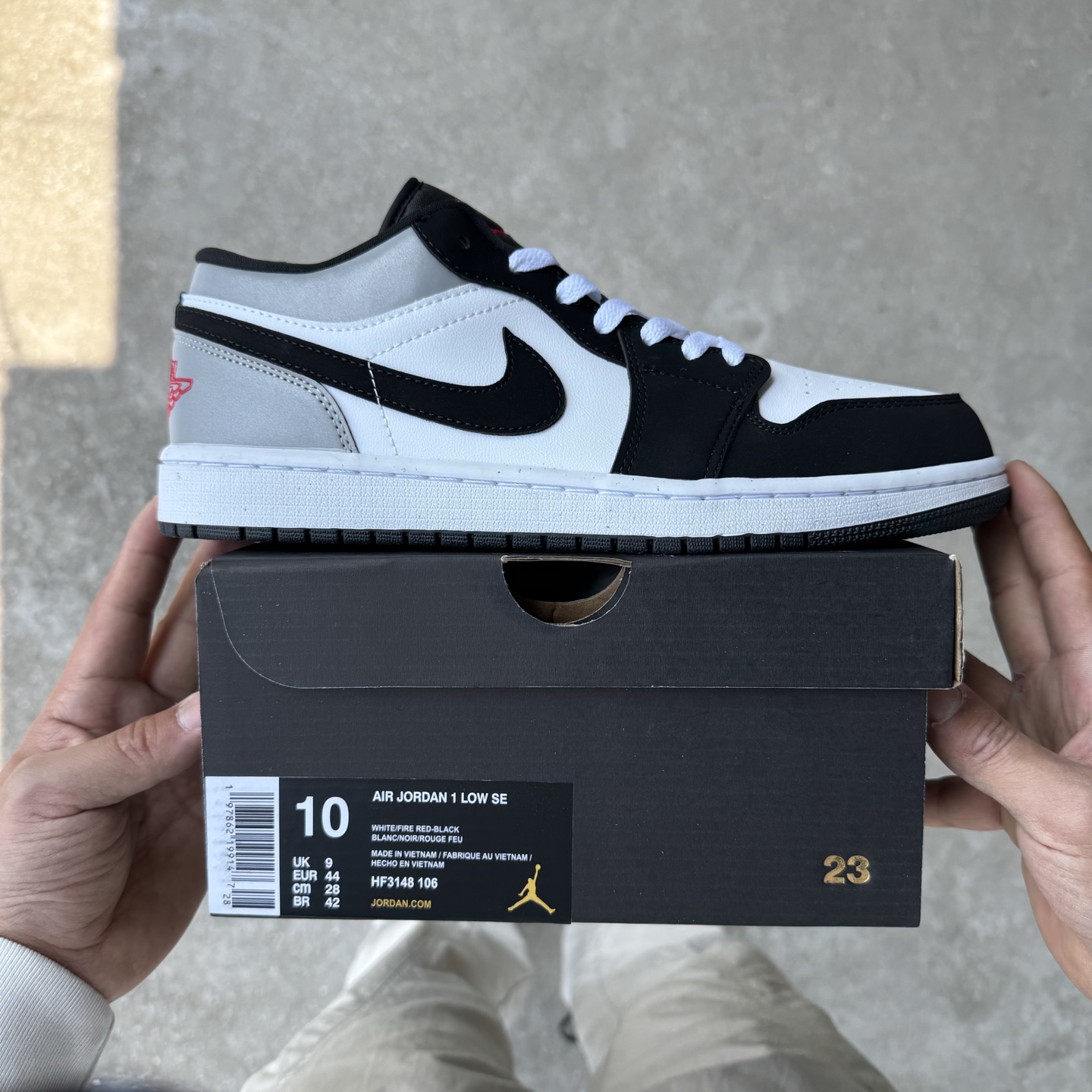  
D版 顶级性价比低帮！
Air Jordan AJ1 Low 低帮系列 麂皮黑白
鞋型细节堪称完美，