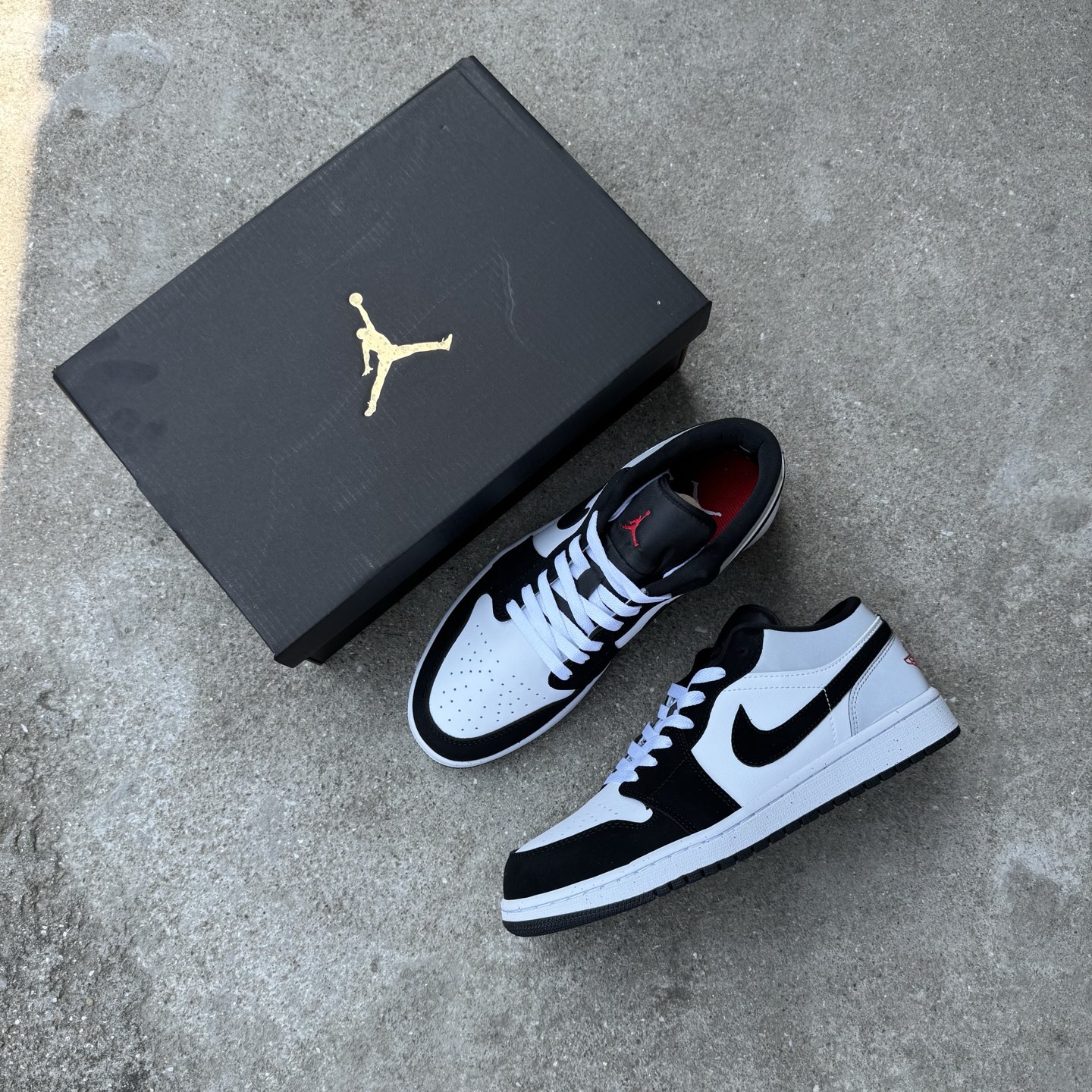  
D版 顶级性价比低帮！
Air Jordan AJ1 Low 低帮系列 麂皮黑白
鞋型细节堪称完美，
