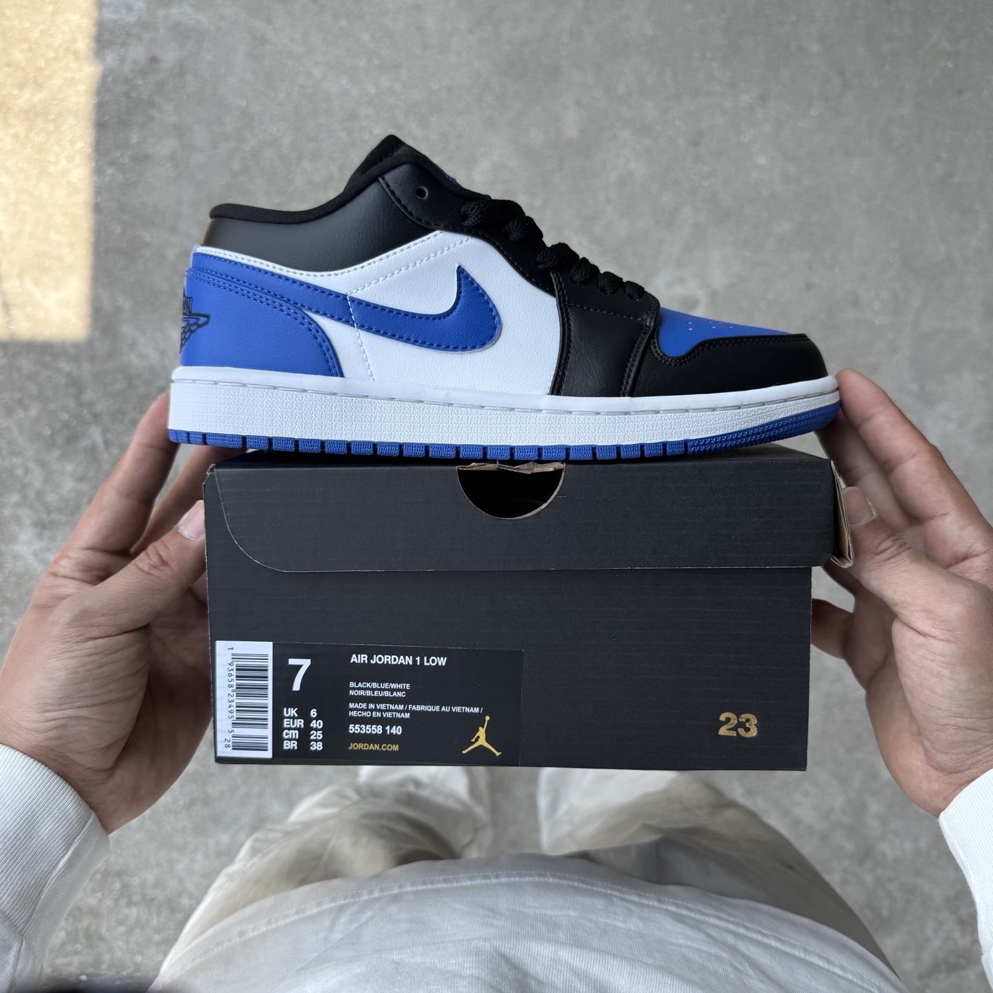  
D版 顶级性价比低帮！
Air Jordan AJ1 Low 低帮系列 黑白蓝
鞋型细节堪称完美，非