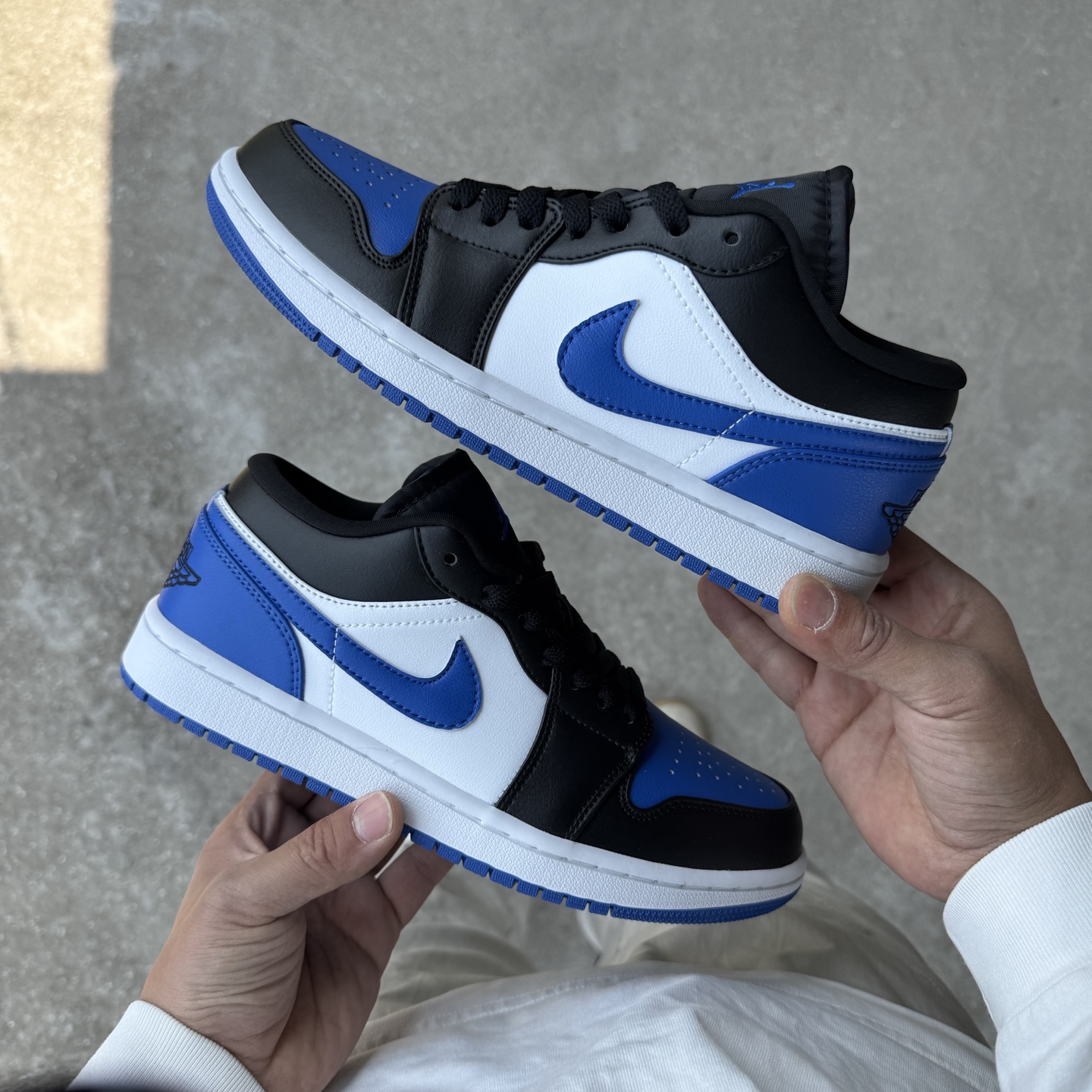  
D版 顶级性价比低帮！
Air Jordan AJ1 Low 低帮系列 黑白蓝
鞋型细节堪称完美，非