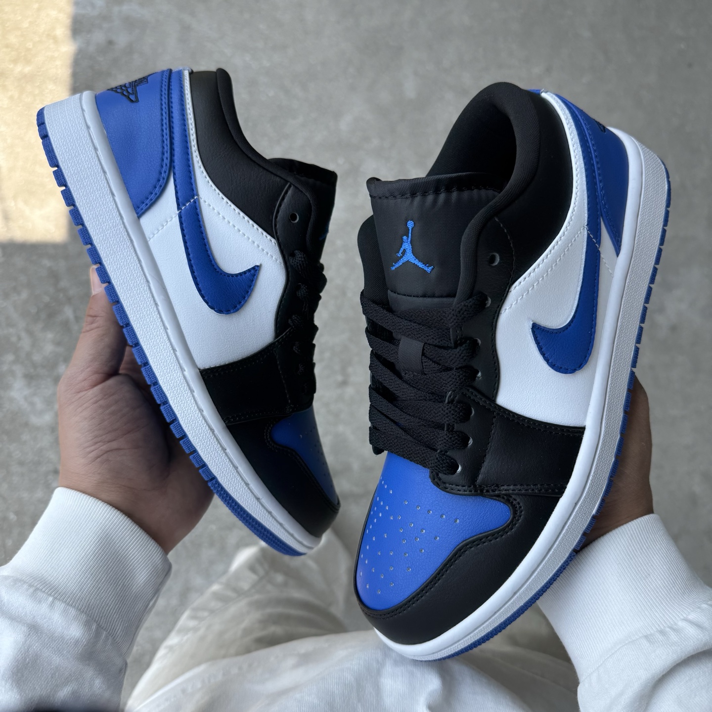  
D版 顶级性价比低帮！
Air Jordan AJ1 Low 低帮系列 黑白蓝
鞋型细节堪称完美，非