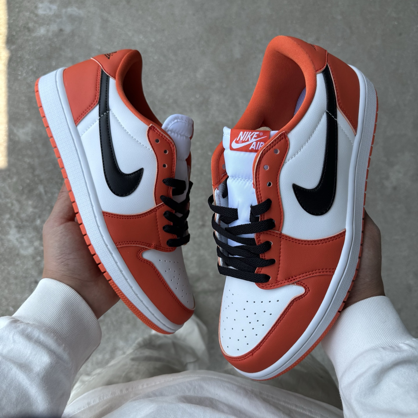  
D版 顶级性价比低帮！
Air Jordan AJ1 Low 低帮系列 白扣碎
鞋型细节堪称完美，非