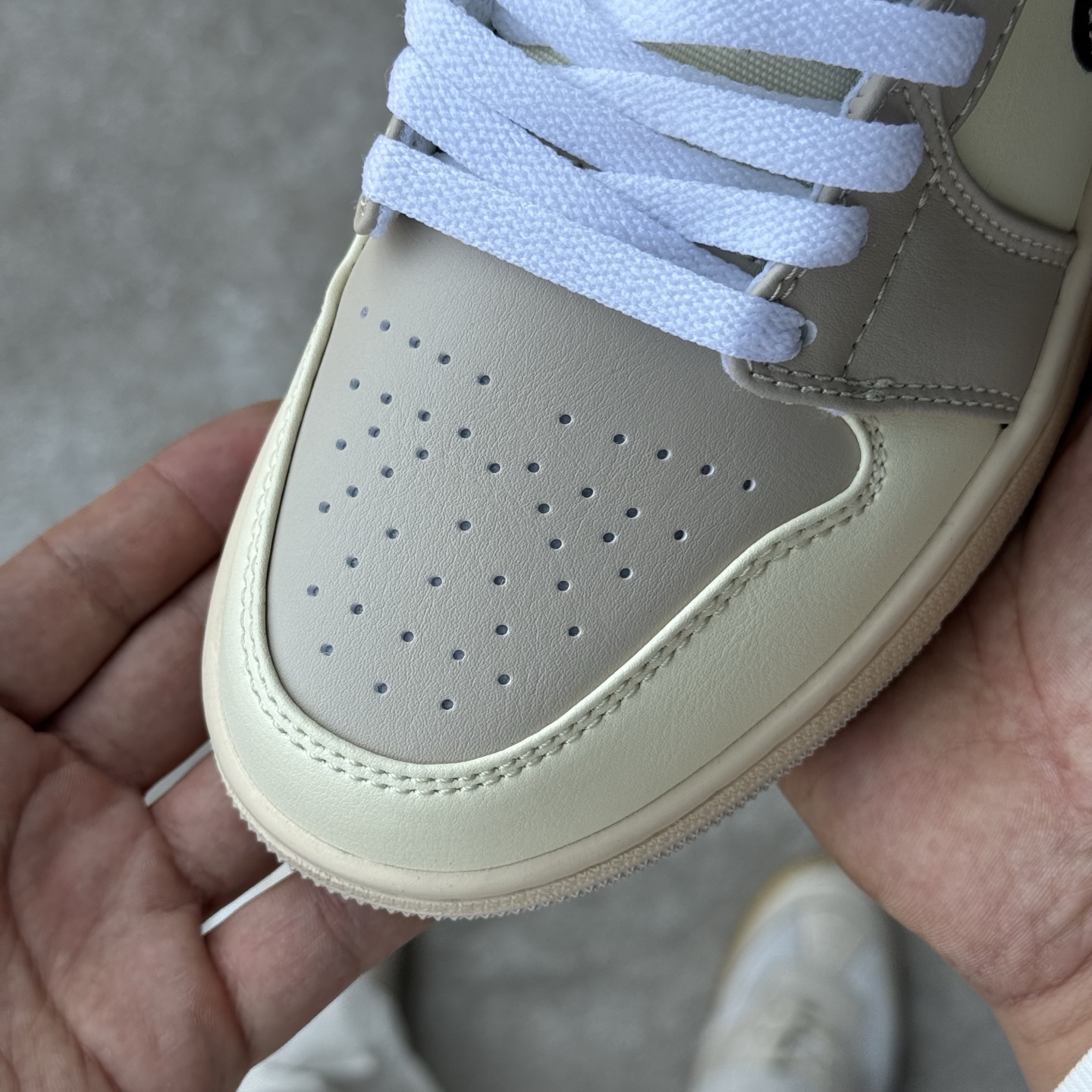  
D版 顶级性价比低帮！
Air Jordan AJ1 Low 低帮系列 编织米棕色
鞋型细节堪称完美