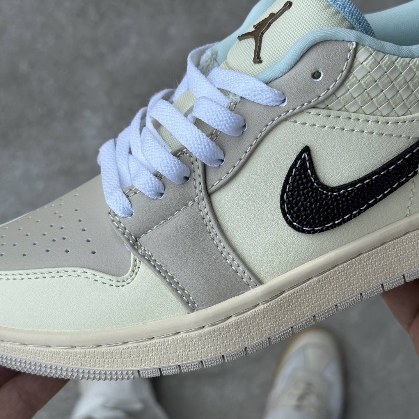  
D版 顶级性价比低帮！
Air Jordan AJ1 Low 低帮系列 编织米棕色
鞋型细节堪称完美