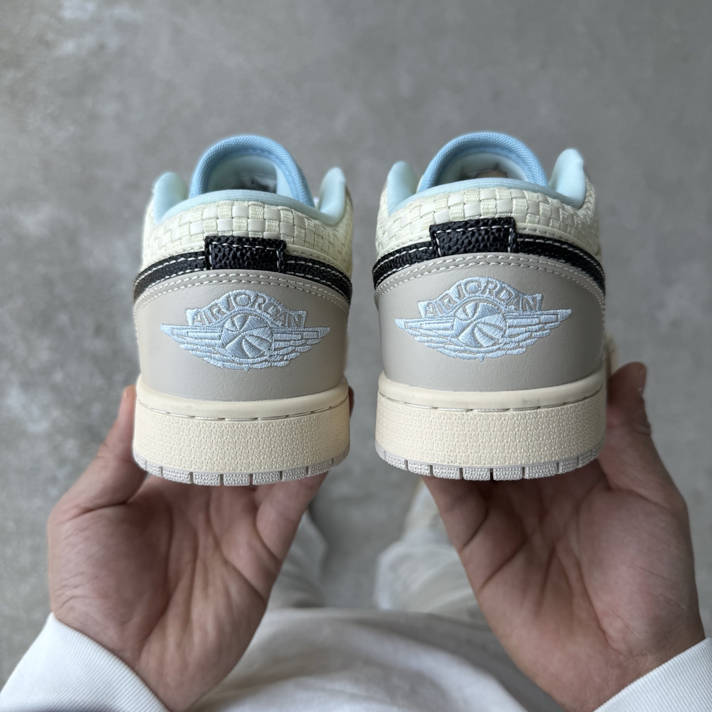  
D版 顶级性价比低帮！
Air Jordan AJ1 Low 低帮系列 编织米棕色
鞋型细节堪称完美