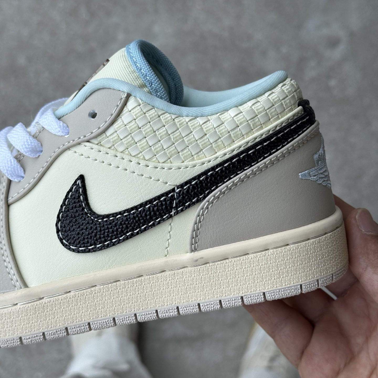  
D版 顶级性价比低帮！
Air Jordan AJ1 Low 低帮系列 编织米棕色
鞋型细节堪称完美