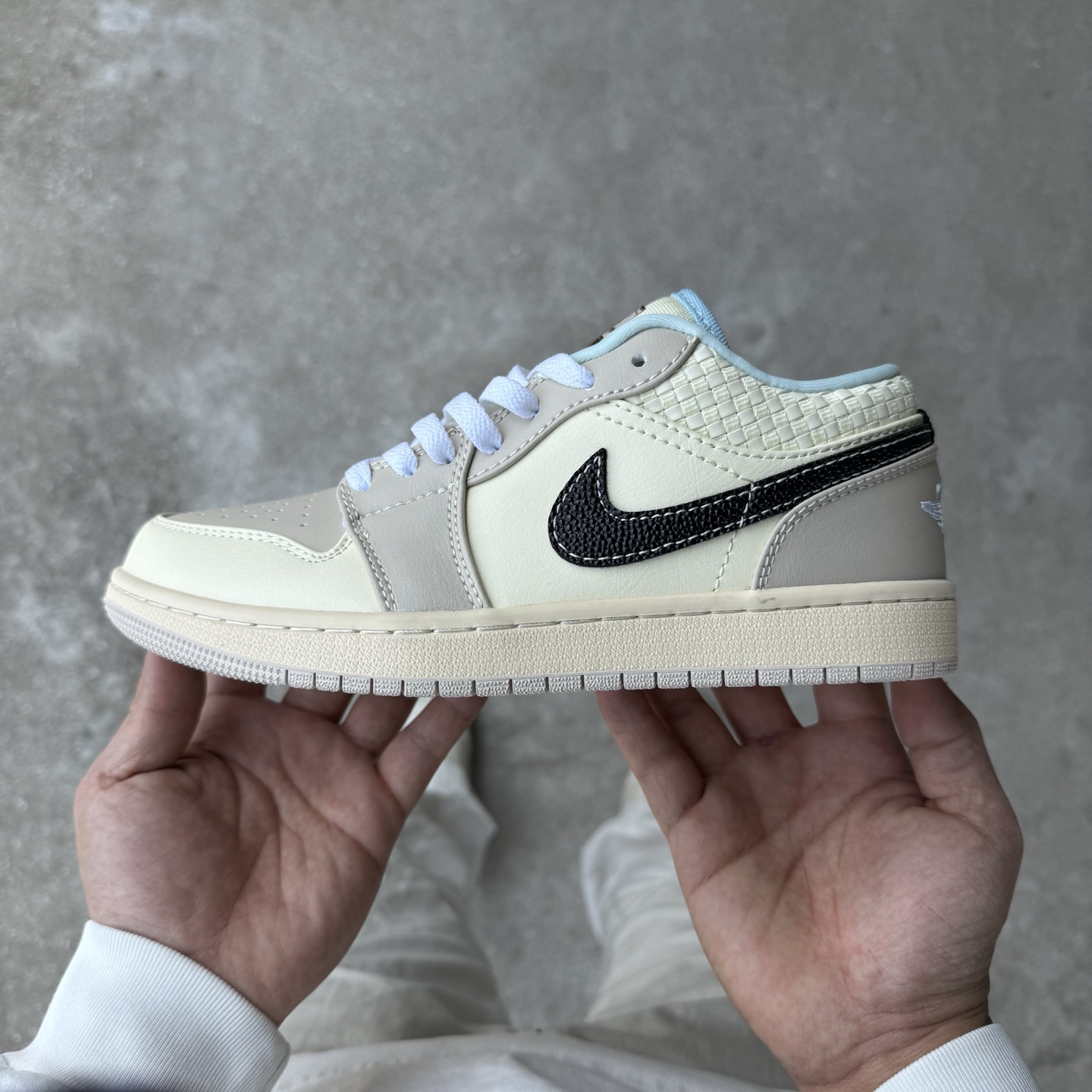  
D版 顶级性价比低帮！
Air Jordan AJ1 Low 低帮系列 编织米棕色
鞋型细节堪称完美