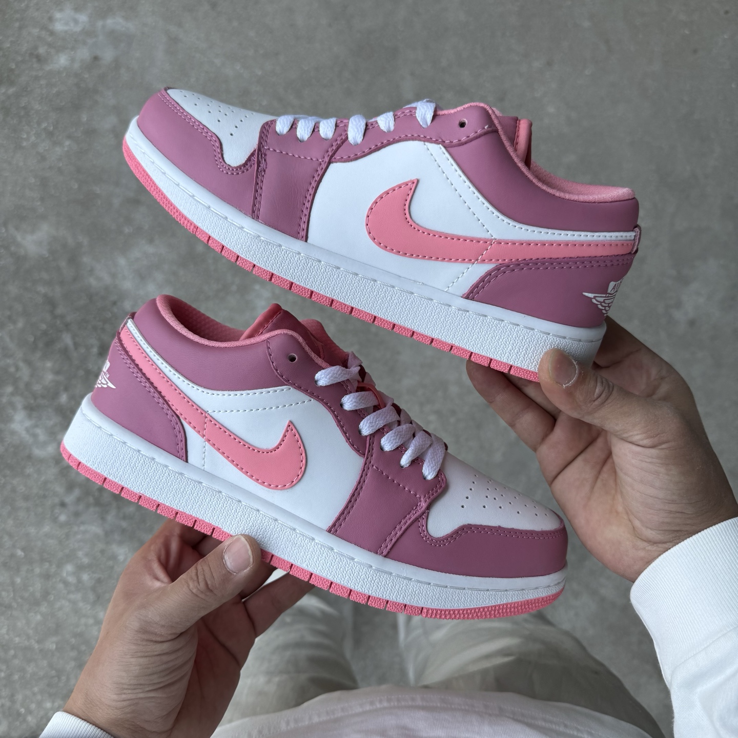 
D版 顶级性价比低帮！
Air Jordan AJ1 Low 低帮系列 草莓熊
鞋型细节堪称完美，非常