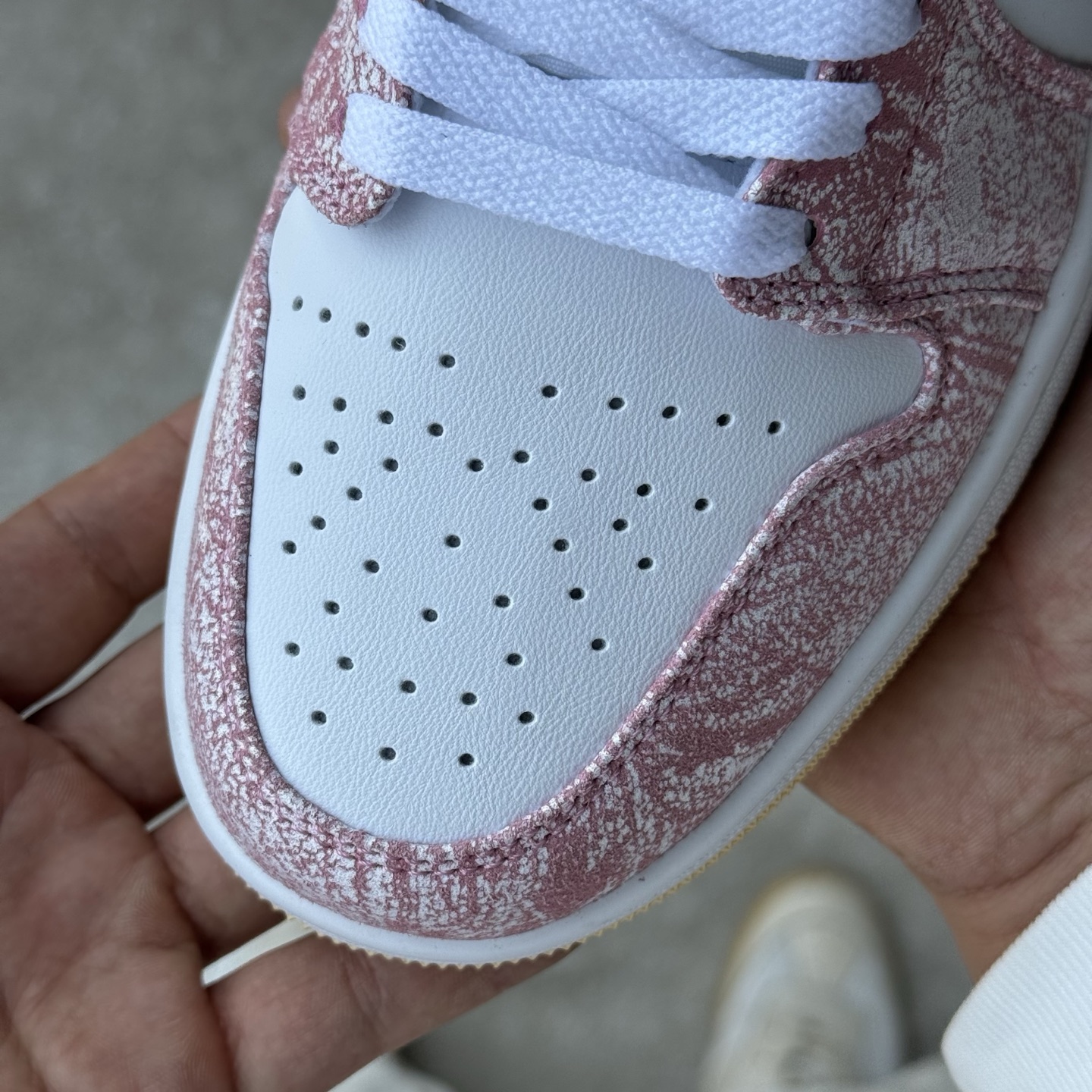 
D版 顶级性价比低帮！
Air Jordan AJ1 Low 低帮系列 粉冰淇淋🍦
鞋型细节堪称完美，