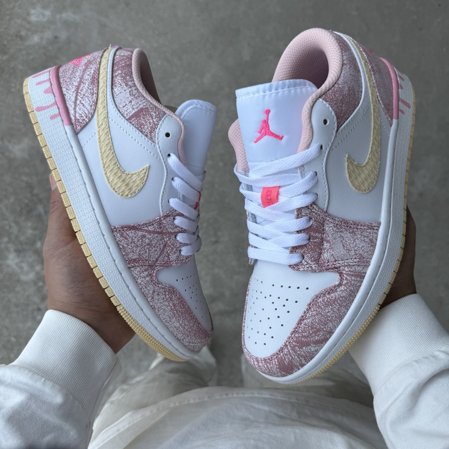 
D版 顶级性价比低帮！
Air Jordan AJ1 Low 低帮系列 粉冰淇淋🍦
鞋型细节堪称完美，