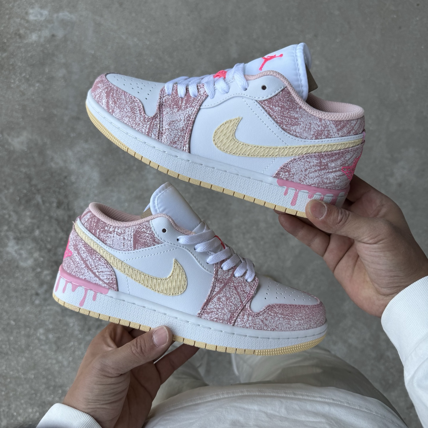 
D版 顶级性价比低帮！
Air Jordan AJ1 Low 低帮系列 粉冰淇淋🍦
鞋型细节堪称完美，