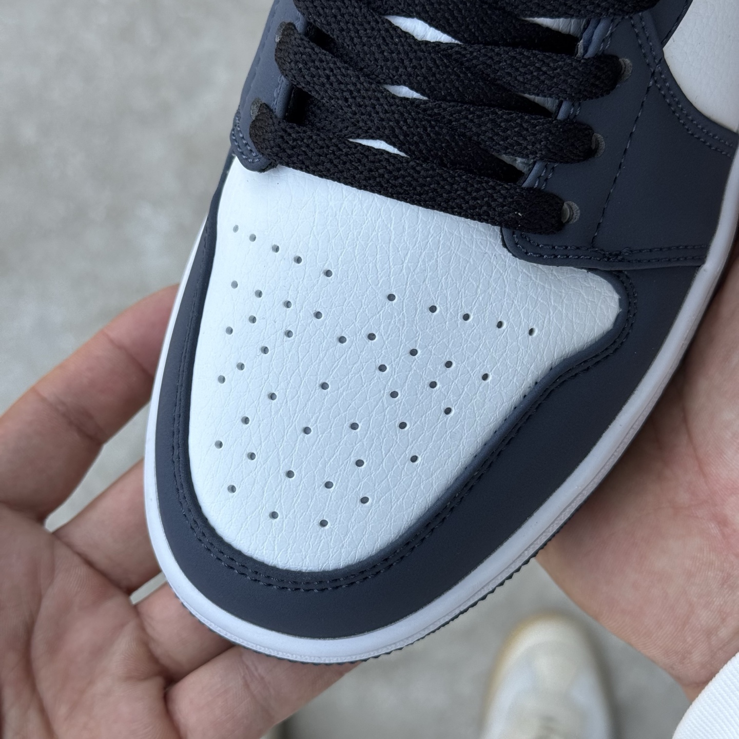  
D版 顶级性价比低帮！
Air Jordan AJ1 Low 低帮系列 白蓝黑
鞋型细节堪称完美，非