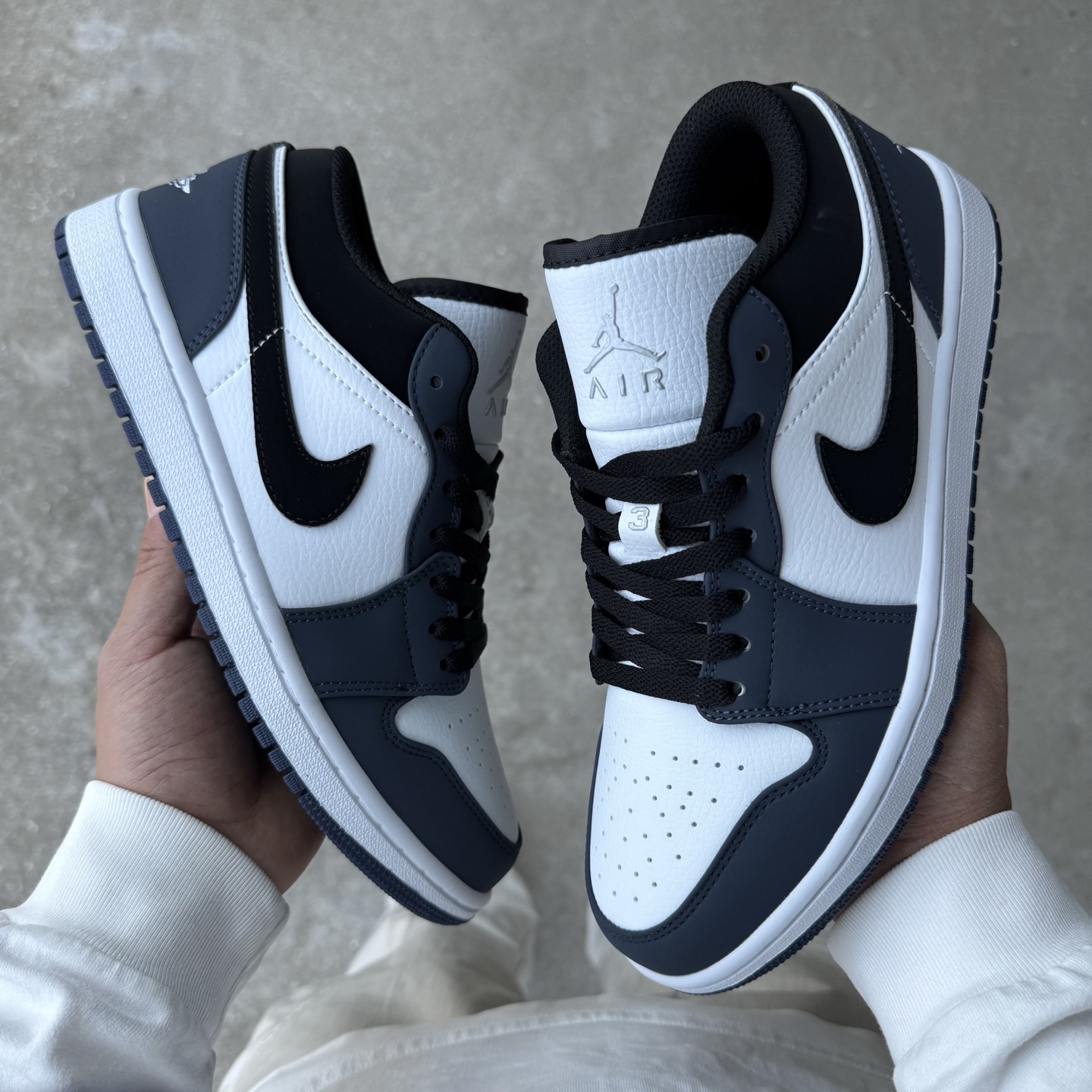  
D版 顶级性价比低帮！
Air Jordan AJ1 Low 低帮系列 白蓝黑
鞋型细节堪称完美，非