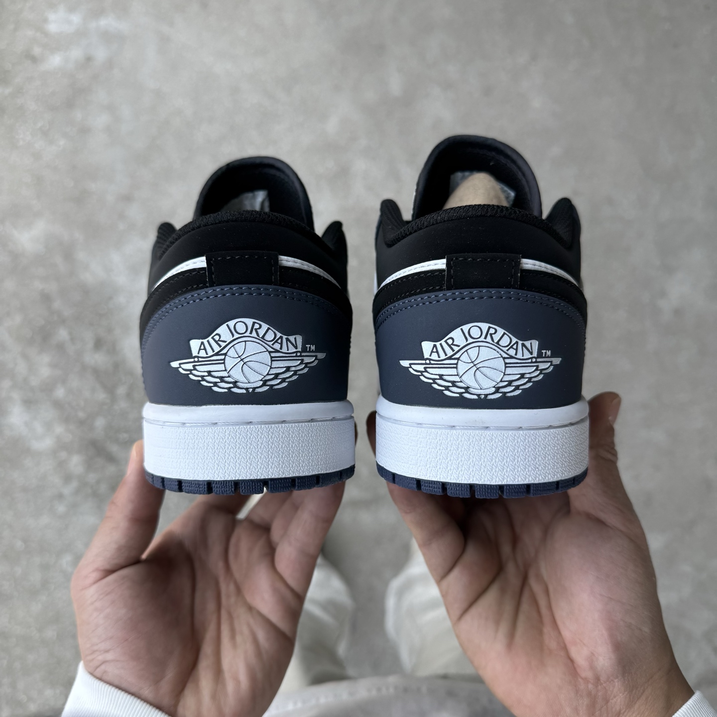  
D版 顶级性价比低帮！
Air Jordan AJ1 Low 低帮系列 白蓝黑
鞋型细节堪称完美，非