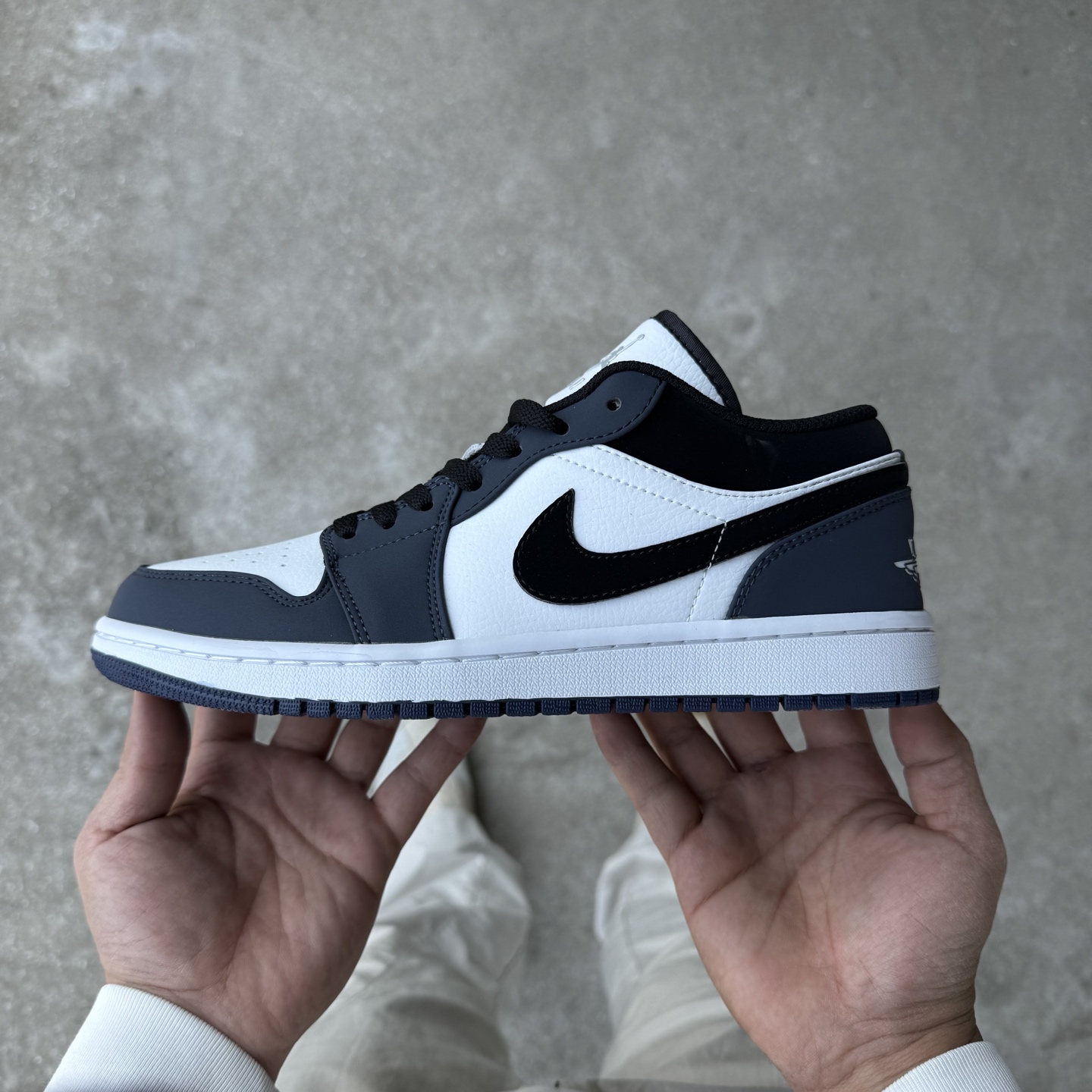  
D版 顶级性价比低帮！
Air Jordan AJ1 Low 低帮系列 白蓝黑
鞋型细节堪称完美，非