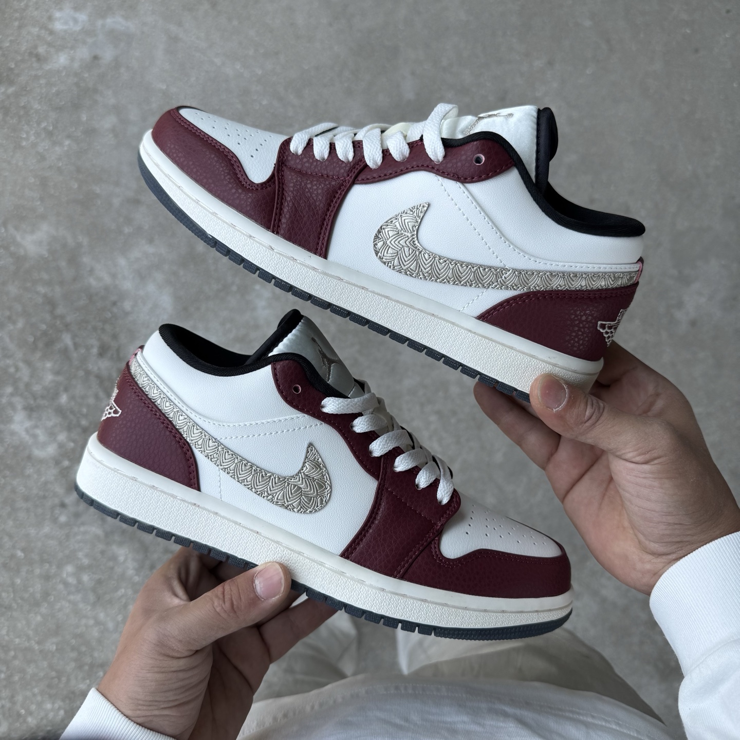  
D版 顶级性价比低帮！
Air Jordan AJ1 Low 低帮系列 龙年限定金羽
鞋型细节堪称完