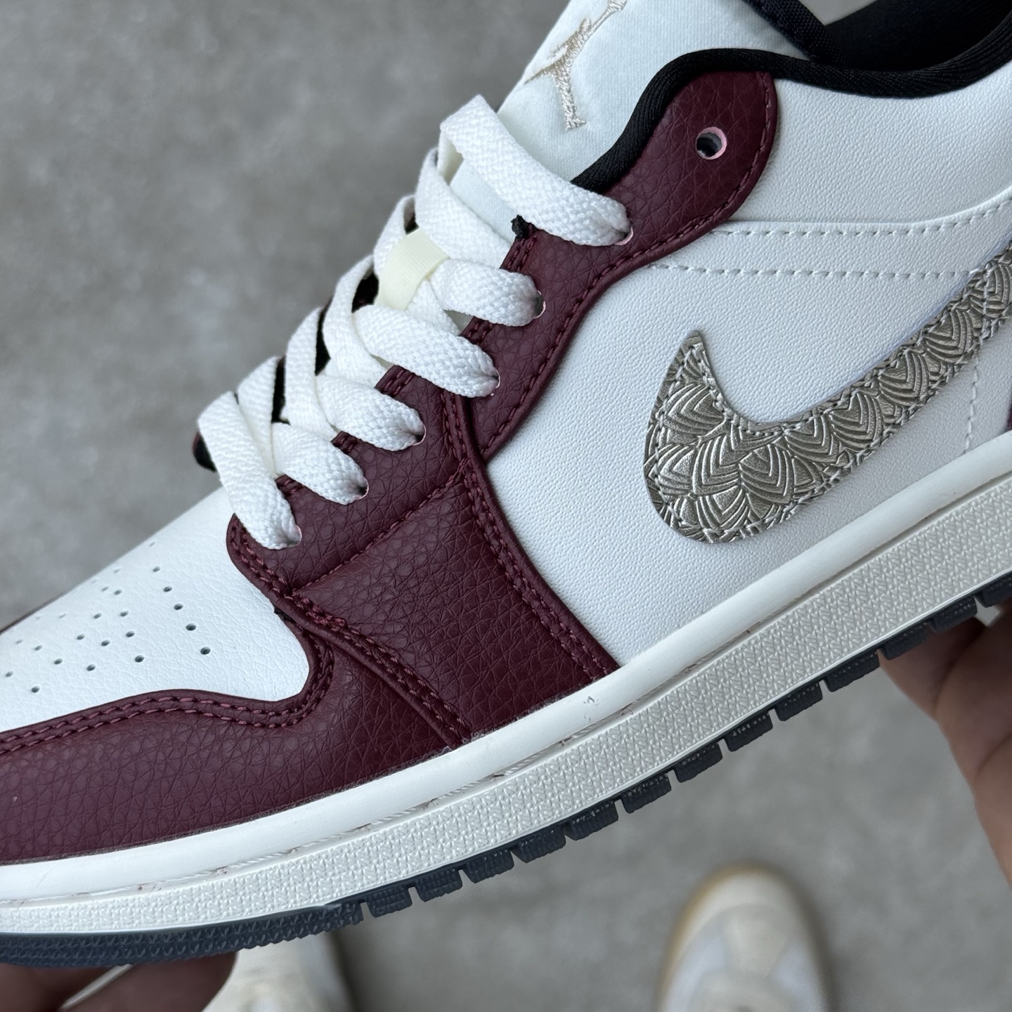  
D版 顶级性价比低帮！
Air Jordan AJ1 Low 低帮系列 龙年限定金羽
鞋型细节堪称完