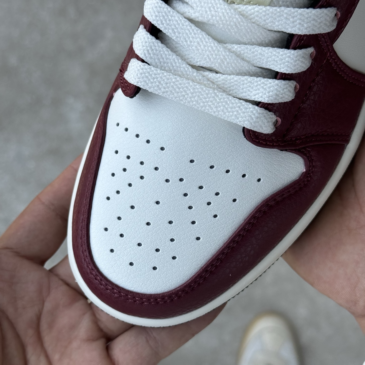  
D版 顶级性价比低帮！
Air Jordan AJ1 Low 低帮系列 龙年限定金羽
鞋型细节堪称完
