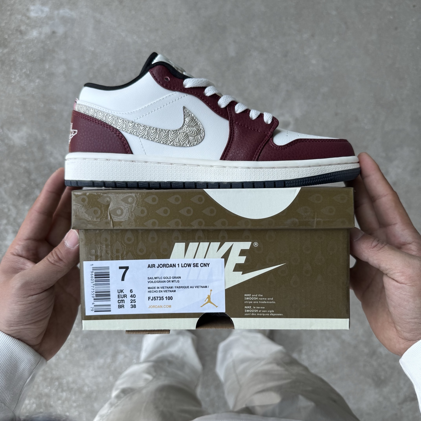  
D版 顶级性价比低帮！
Air Jordan AJ1 Low 低帮系列 龙年限定金羽
鞋型细节堪称完