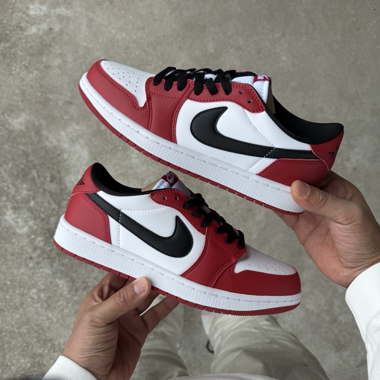  
D版 顶级性价比低帮！
Air Jordan AJ1 Low 低帮系列 黑红
鞋型细节堪称完美，非常