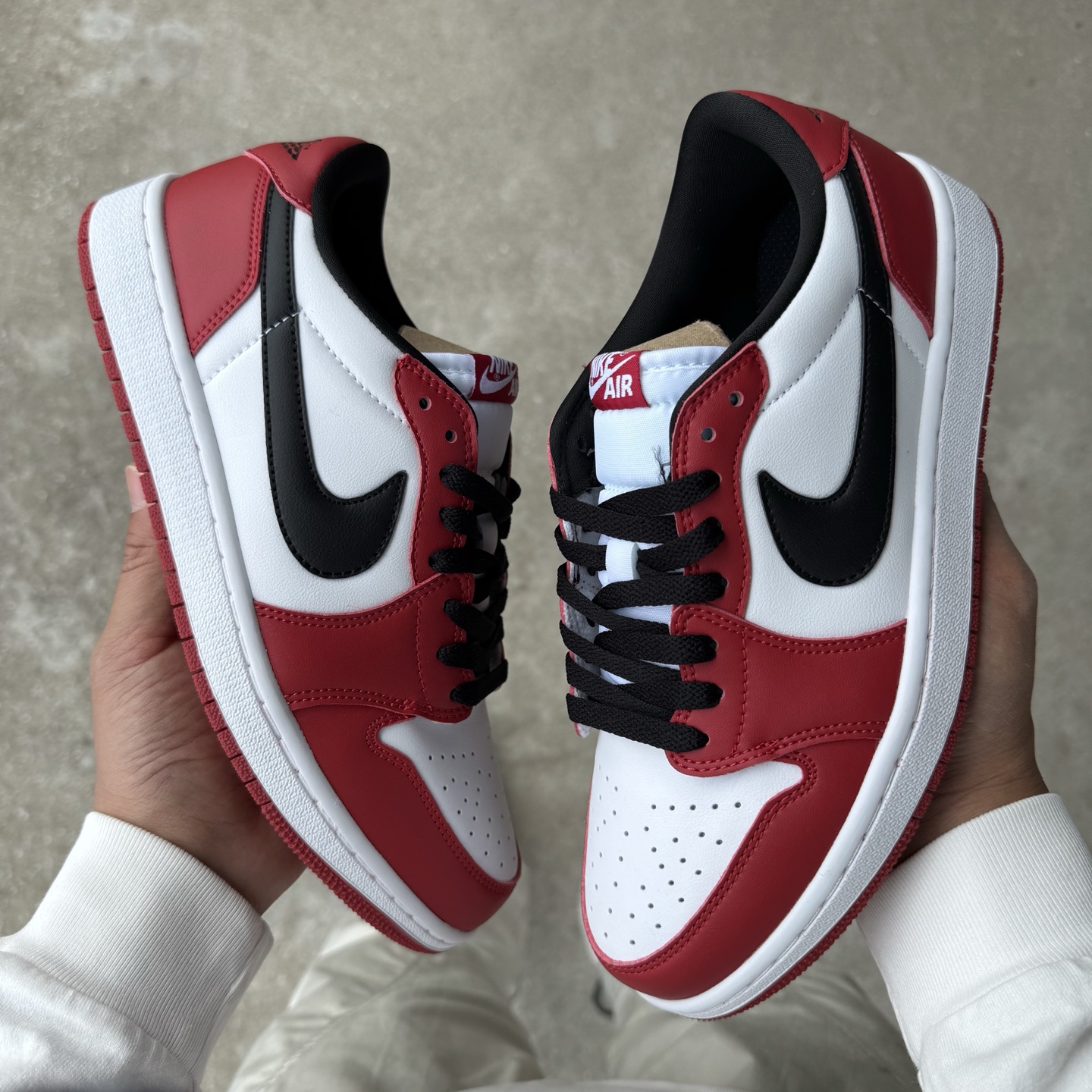  
D版 顶级性价比低帮！
Air Jordan AJ1 Low 低帮系列 黑红
鞋型细节堪称完美，非常