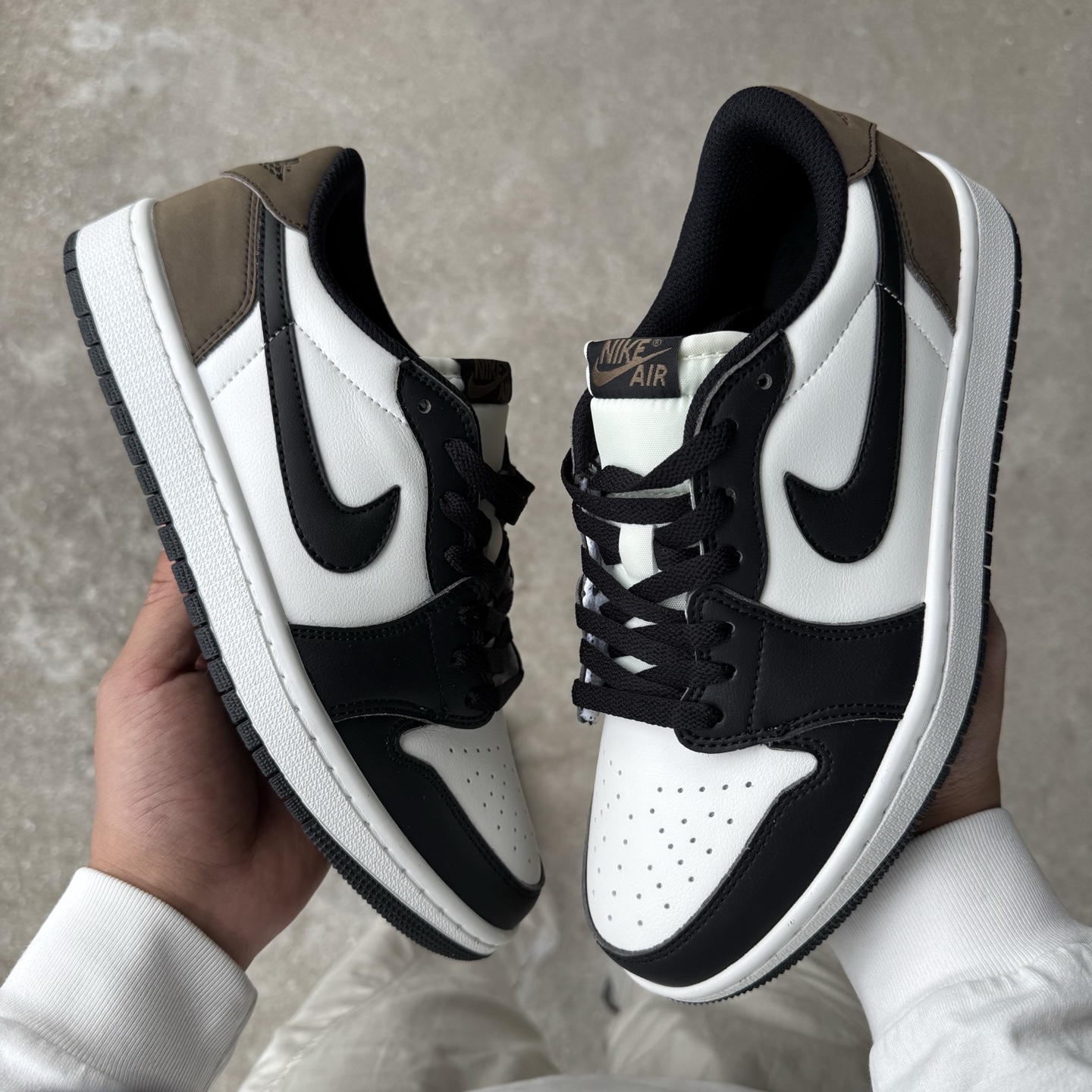  
D版 顶级性价比低帮！
Air Jordan AJ1 Low 低帮系列 摩卡黑白棕
鞋型细节堪称完美