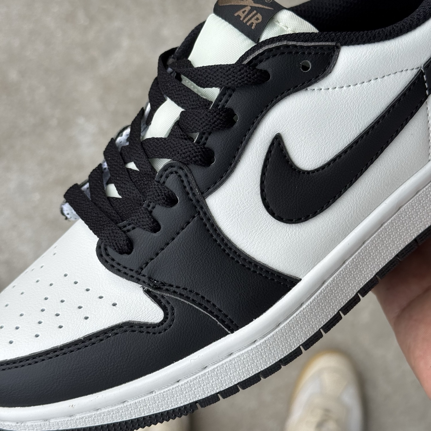  
D版 顶级性价比低帮！
Air Jordan AJ1 Low 低帮系列 摩卡黑白棕
鞋型细节堪称完美