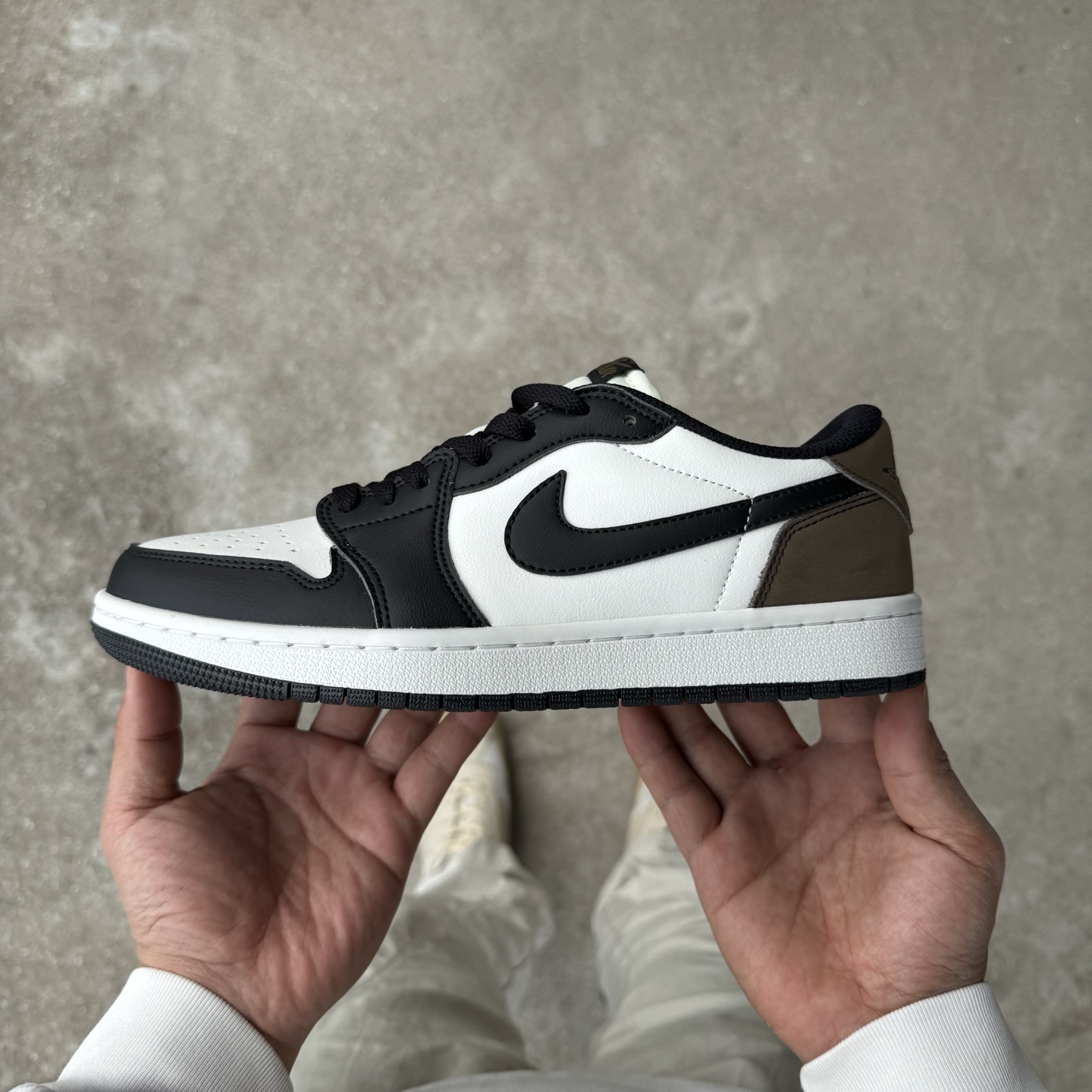  
D版 顶级性价比低帮！
Air Jordan AJ1 Low 低帮系列 摩卡黑白棕
鞋型细节堪称完美
