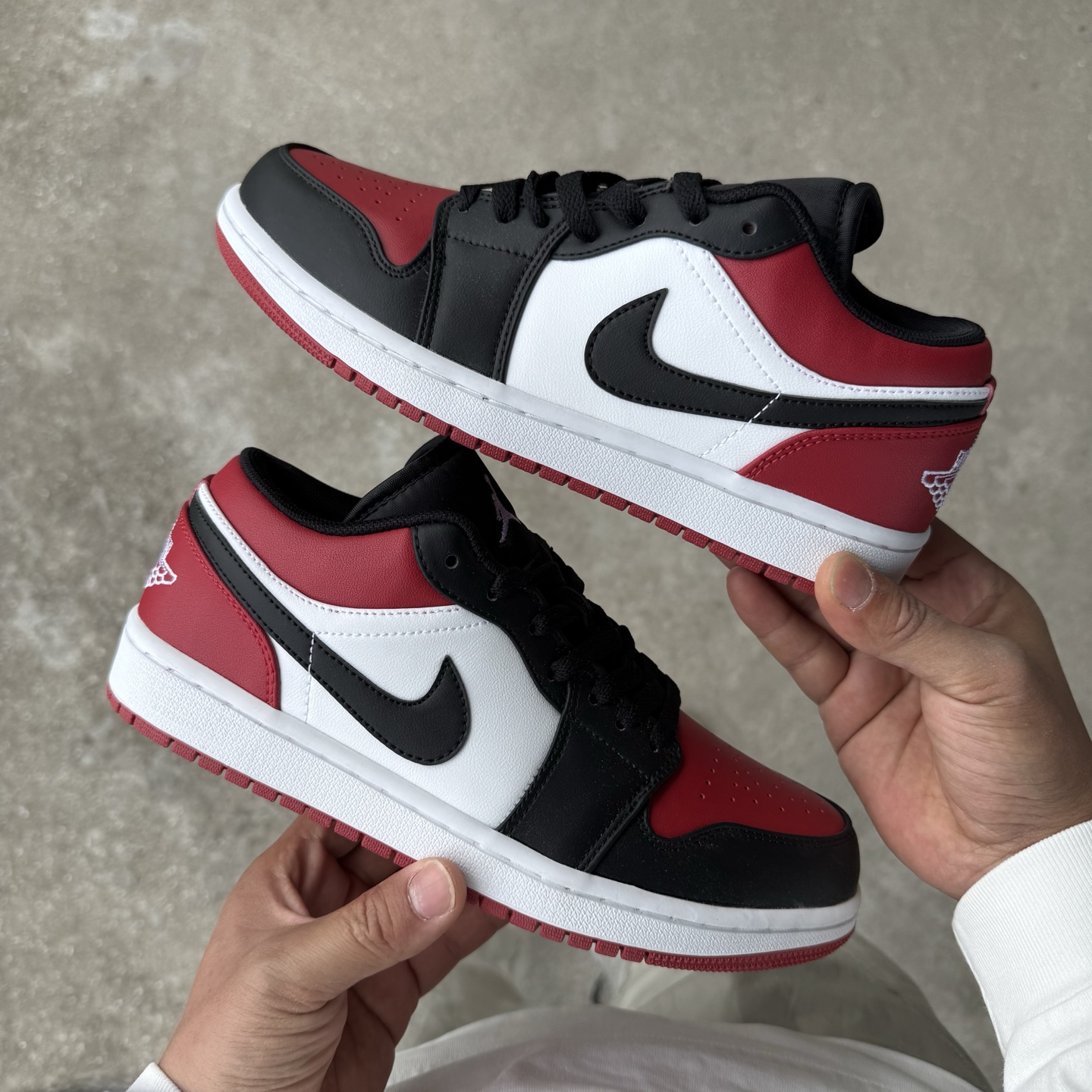  
D版 顶级性价比低帮！
Air Jordan AJ1 Low 低帮系列 红脚趾
鞋型细节堪称完美，非