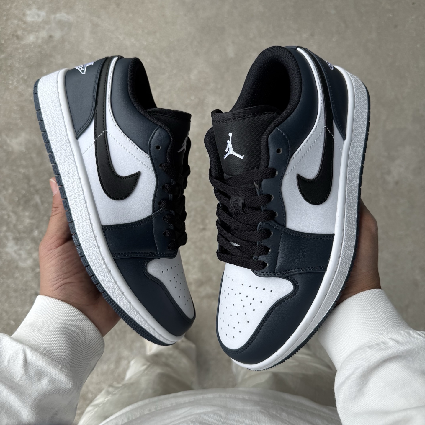  
D版 顶级性价比低帮！
Air Jordan AJ1 Low 低帮系列 深青黑曜石
鞋型细节堪称完美