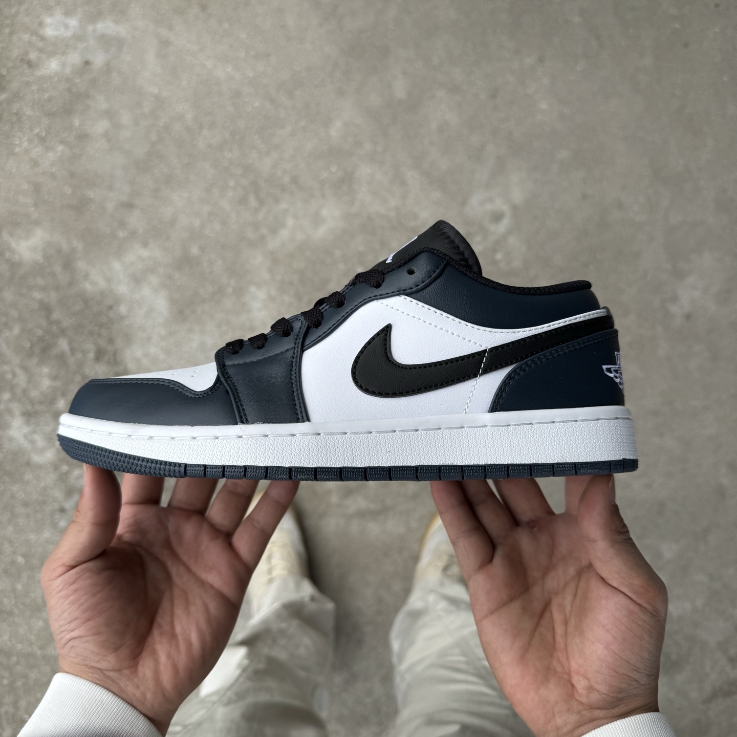  
D版 顶级性价比低帮！
Air Jordan AJ1 Low 低帮系列 深青黑曜石
鞋型细节堪称完美