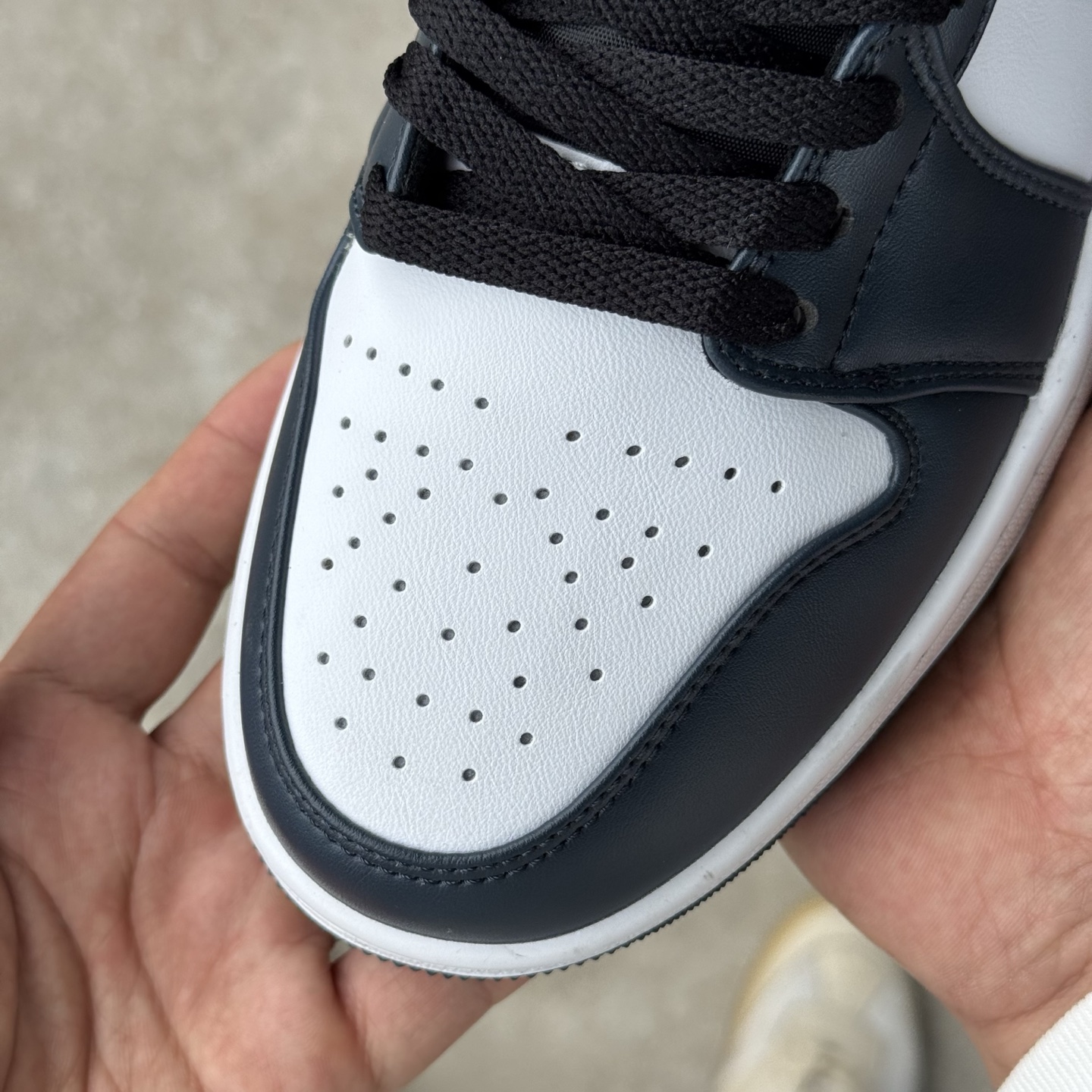  
D版 顶级性价比低帮！
Air Jordan AJ1 Low 低帮系列 深青黑曜石
鞋型细节堪称完美